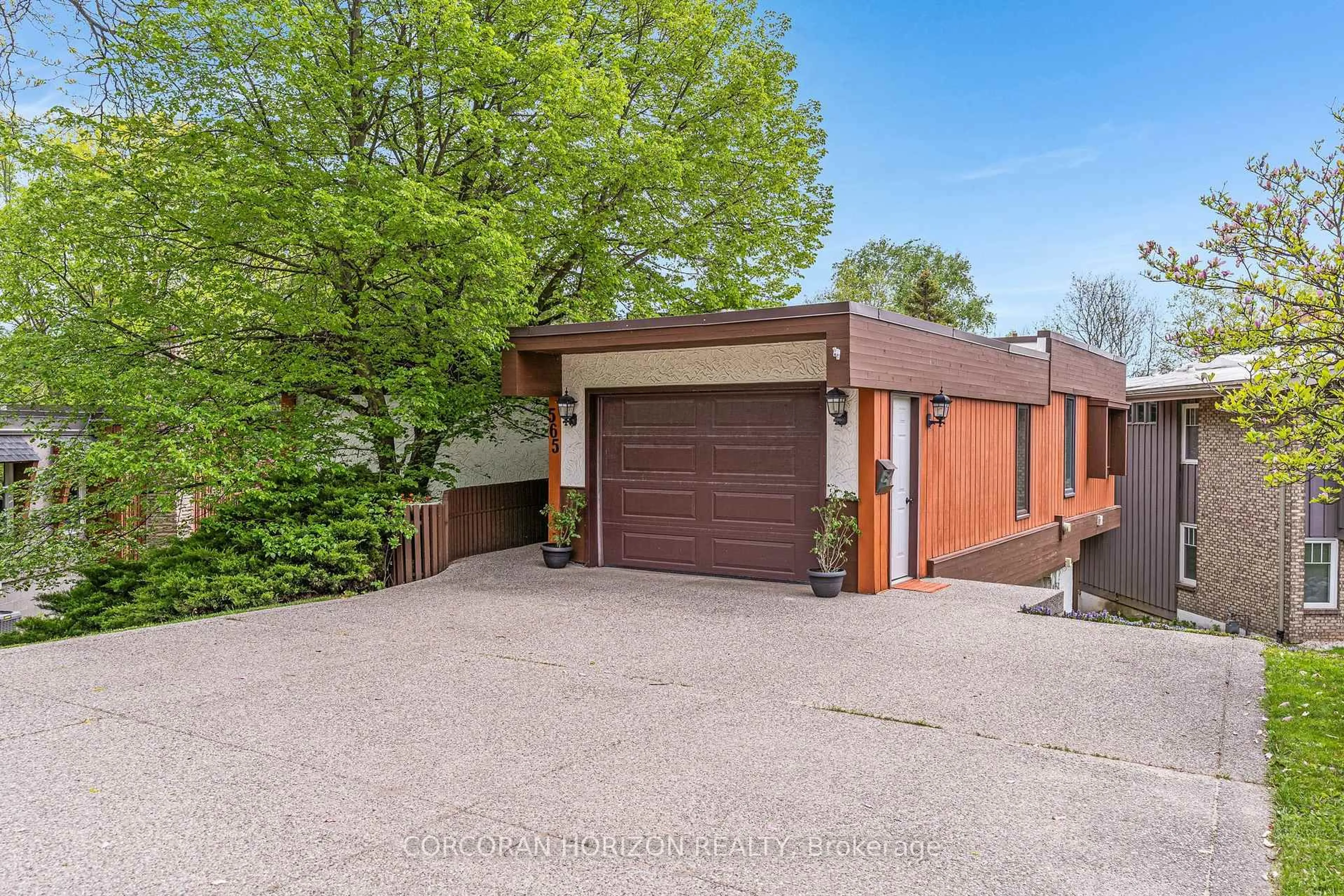 Unknown for 565 Fountain St, Cambridge Ontario N3H 1J2