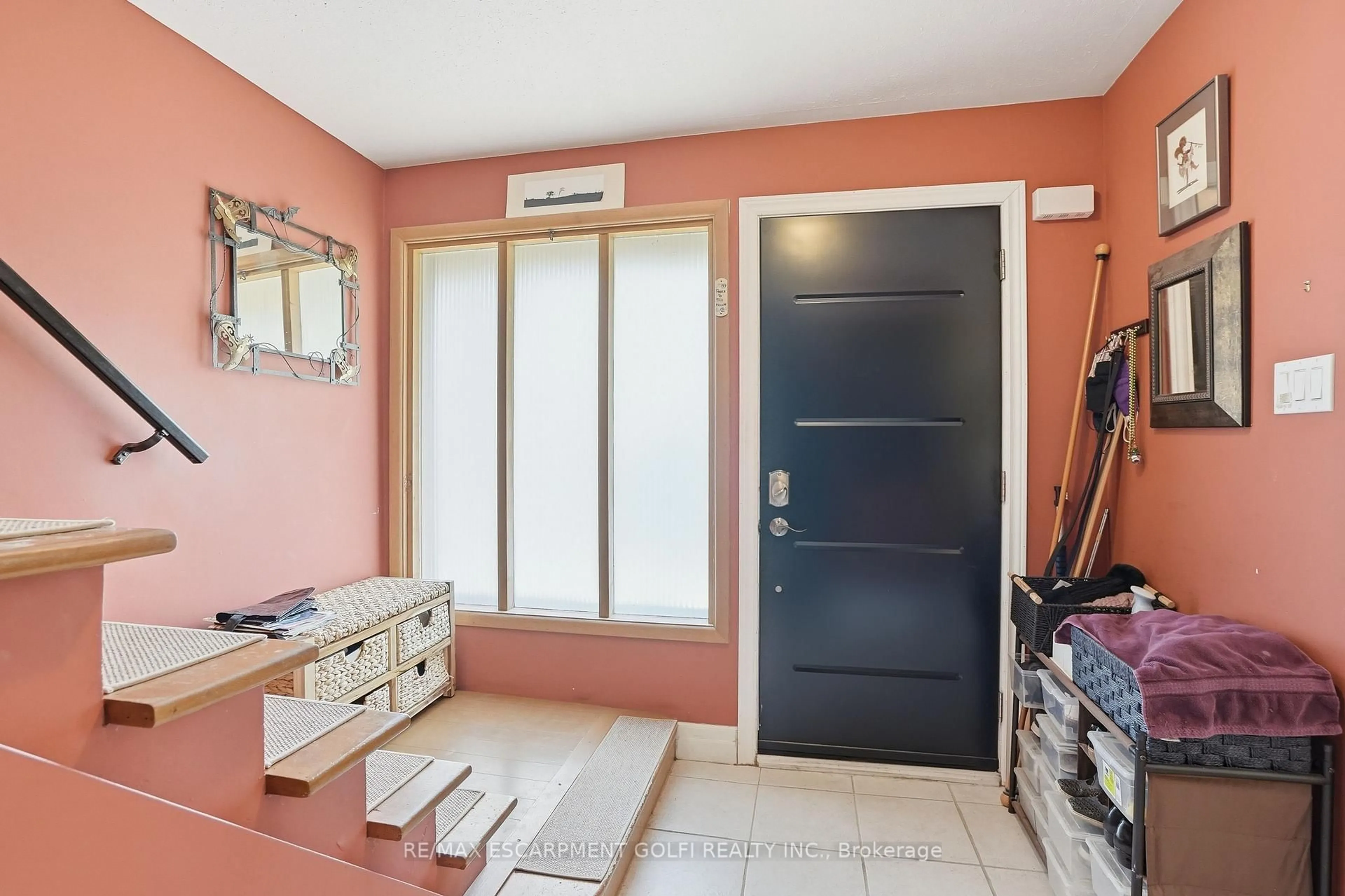 Unknown for 39 Paradise Rd, Hamilton Ontario L8S 3S6
