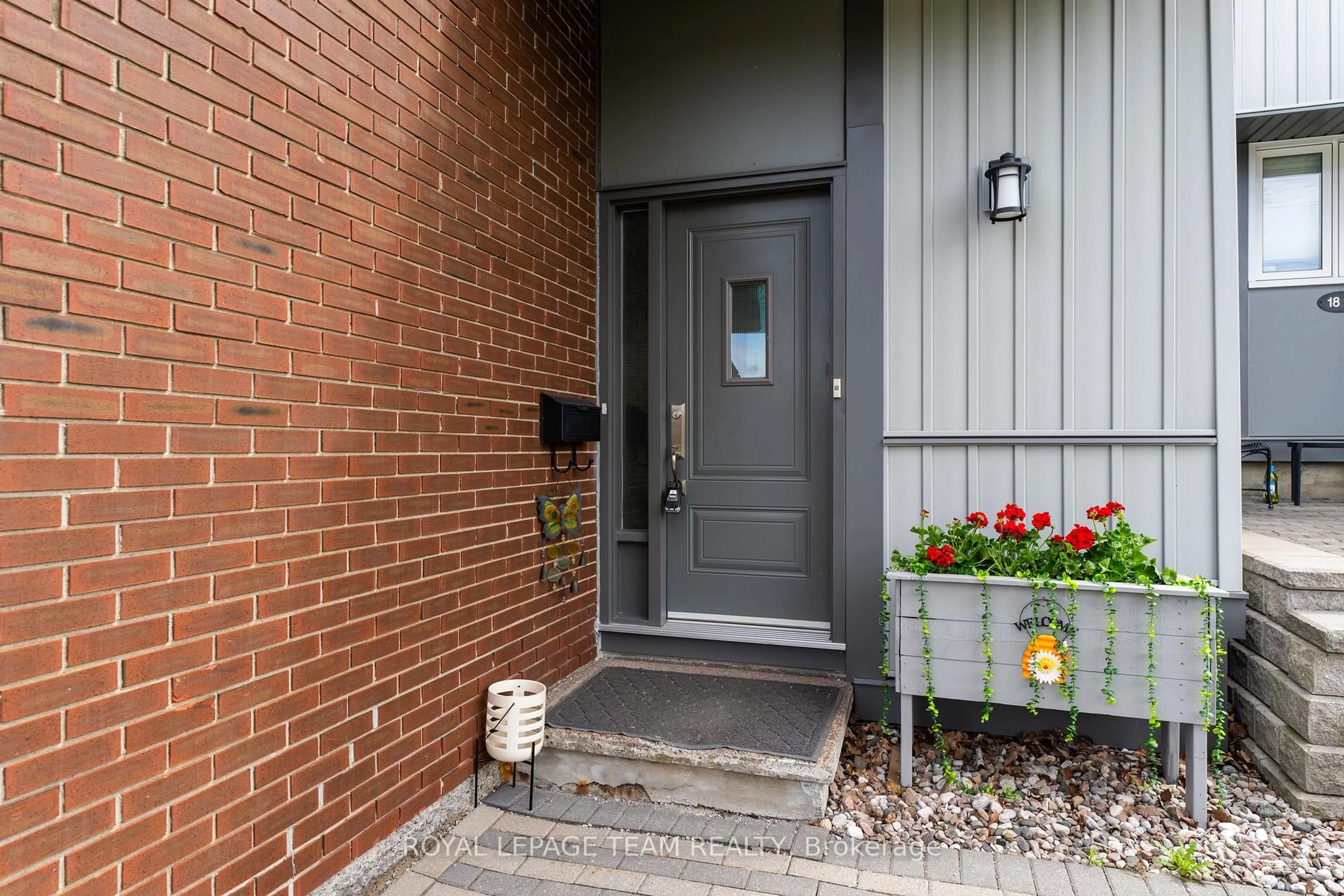 Unknown for 18 Benlea Dr #C, Ottawa Ontario K2G 4A8