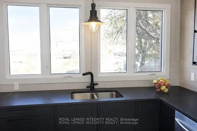 2347 Baseline Rd, Ottawa 5