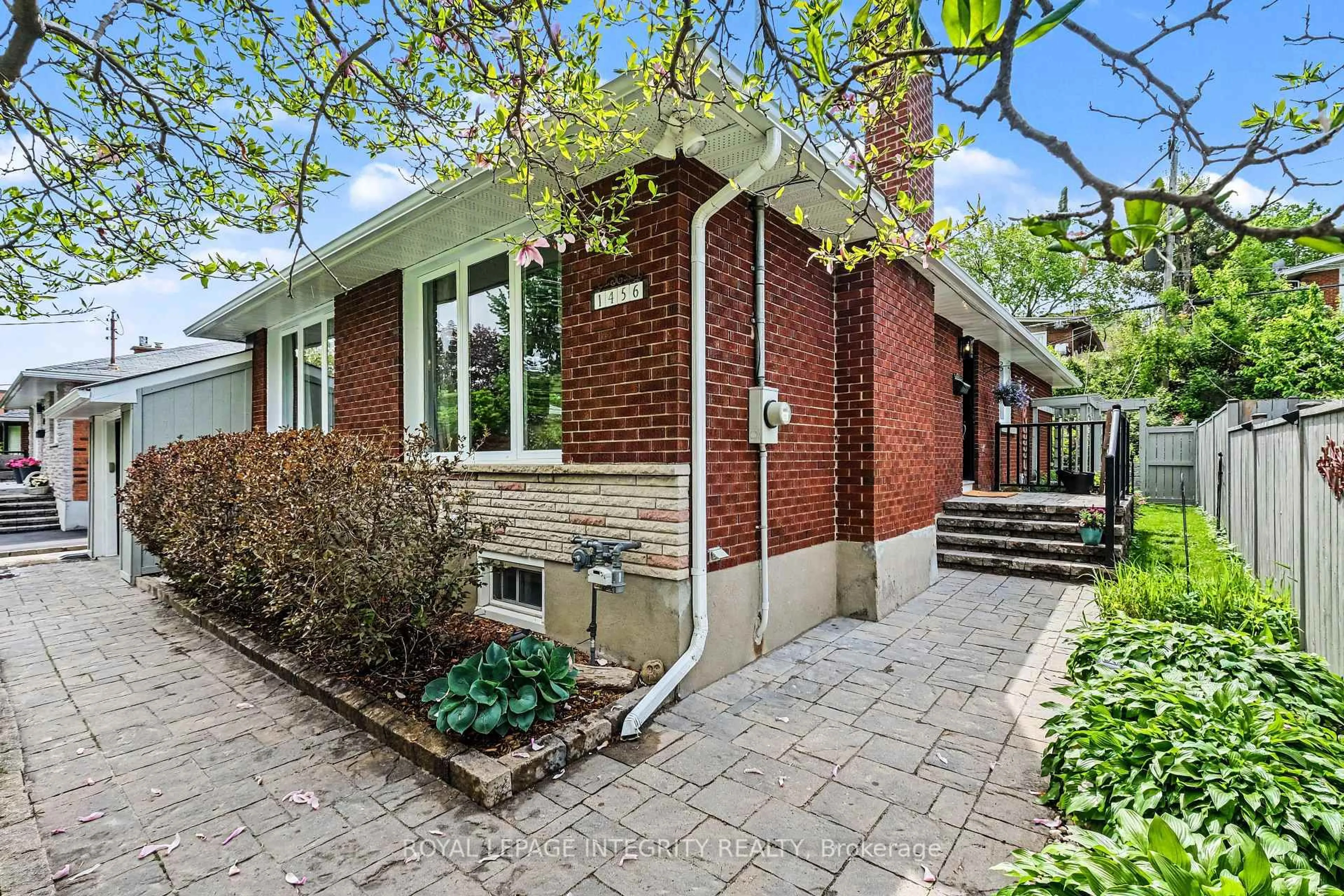 Unknown for 1456 Lepage Ave, Ottawa Ontario K1Z 8C9