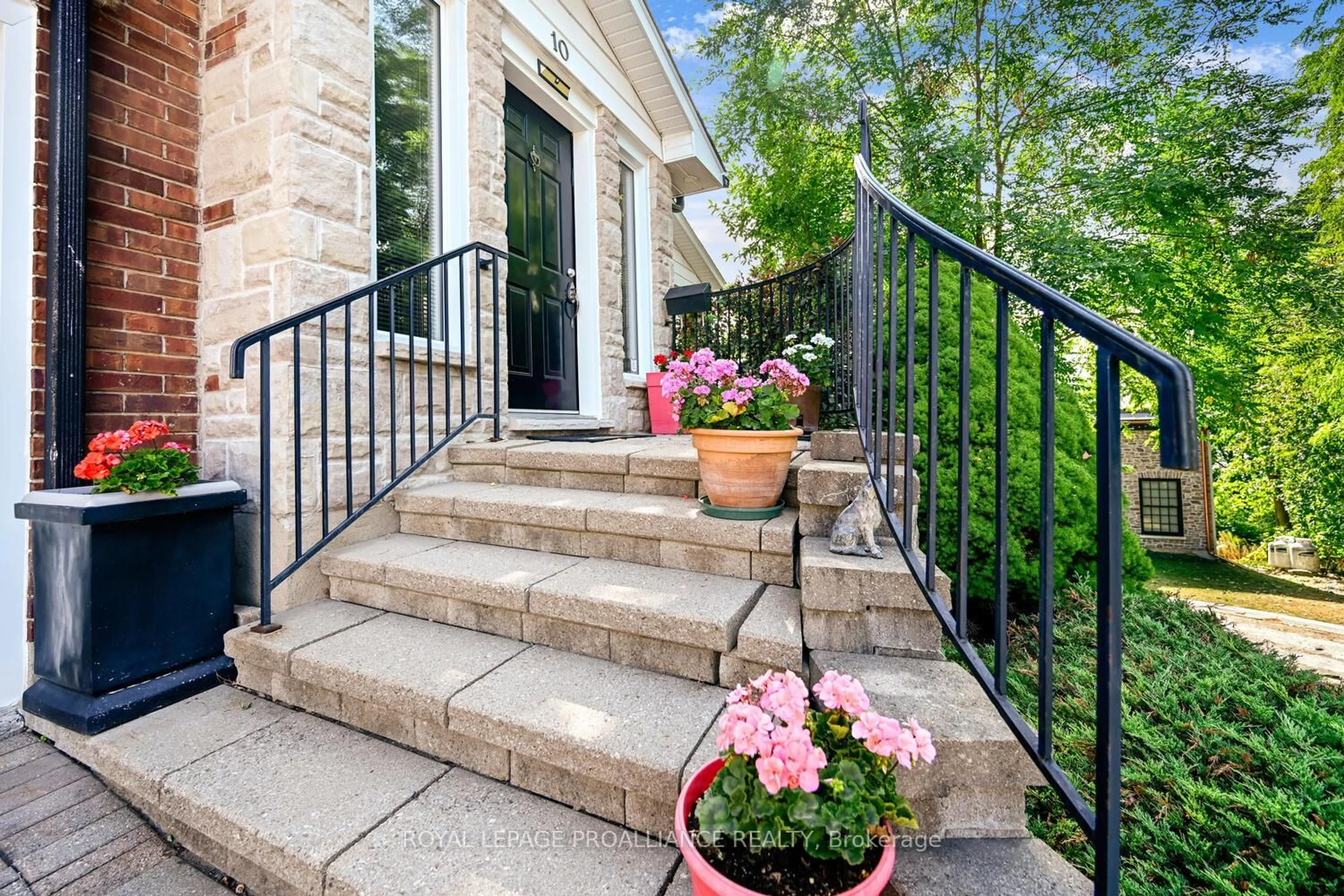 Unknown for 10 Cliffside Cres, Brockville Ontario K6V 3A1