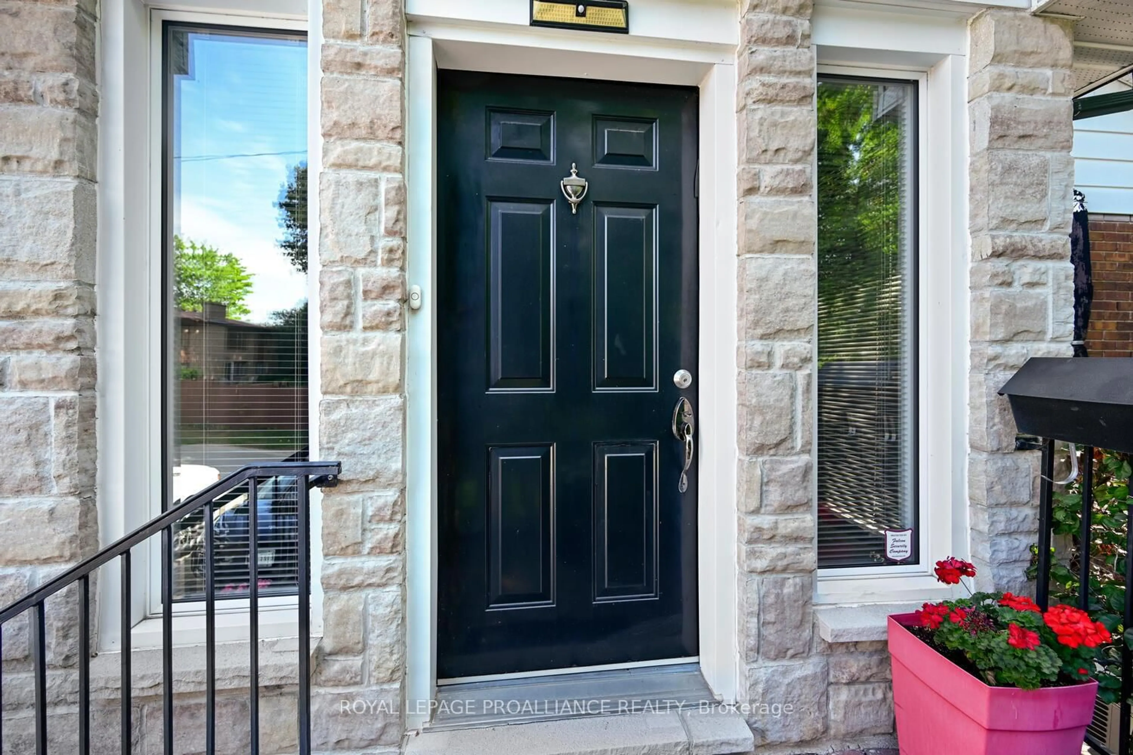 Unknown for 10 Cliffside Cres, Brockville Ontario K6V 3A1