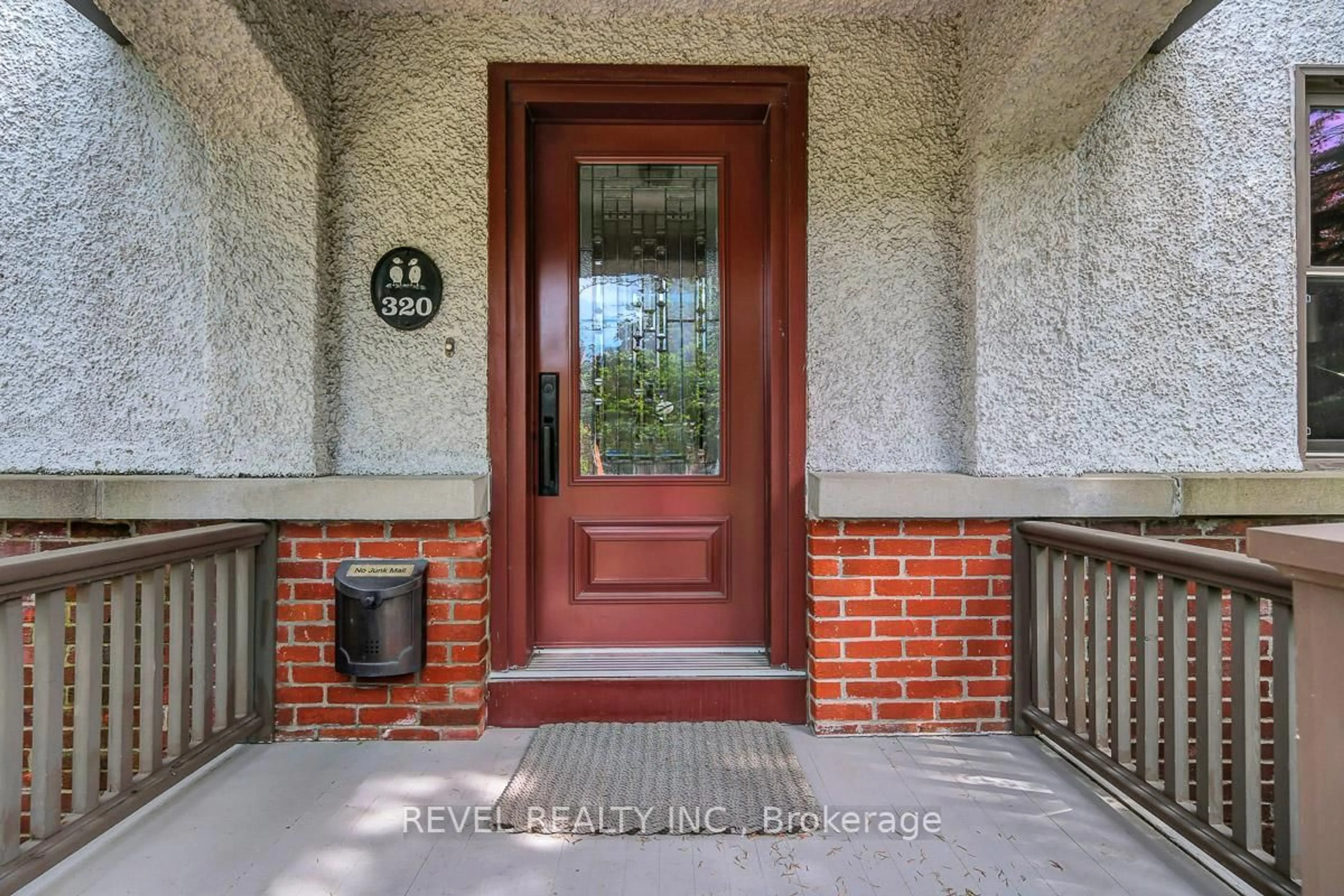 Unknown for 320 CLEMOW Ave, Ottawa Ontario K1S 2B8