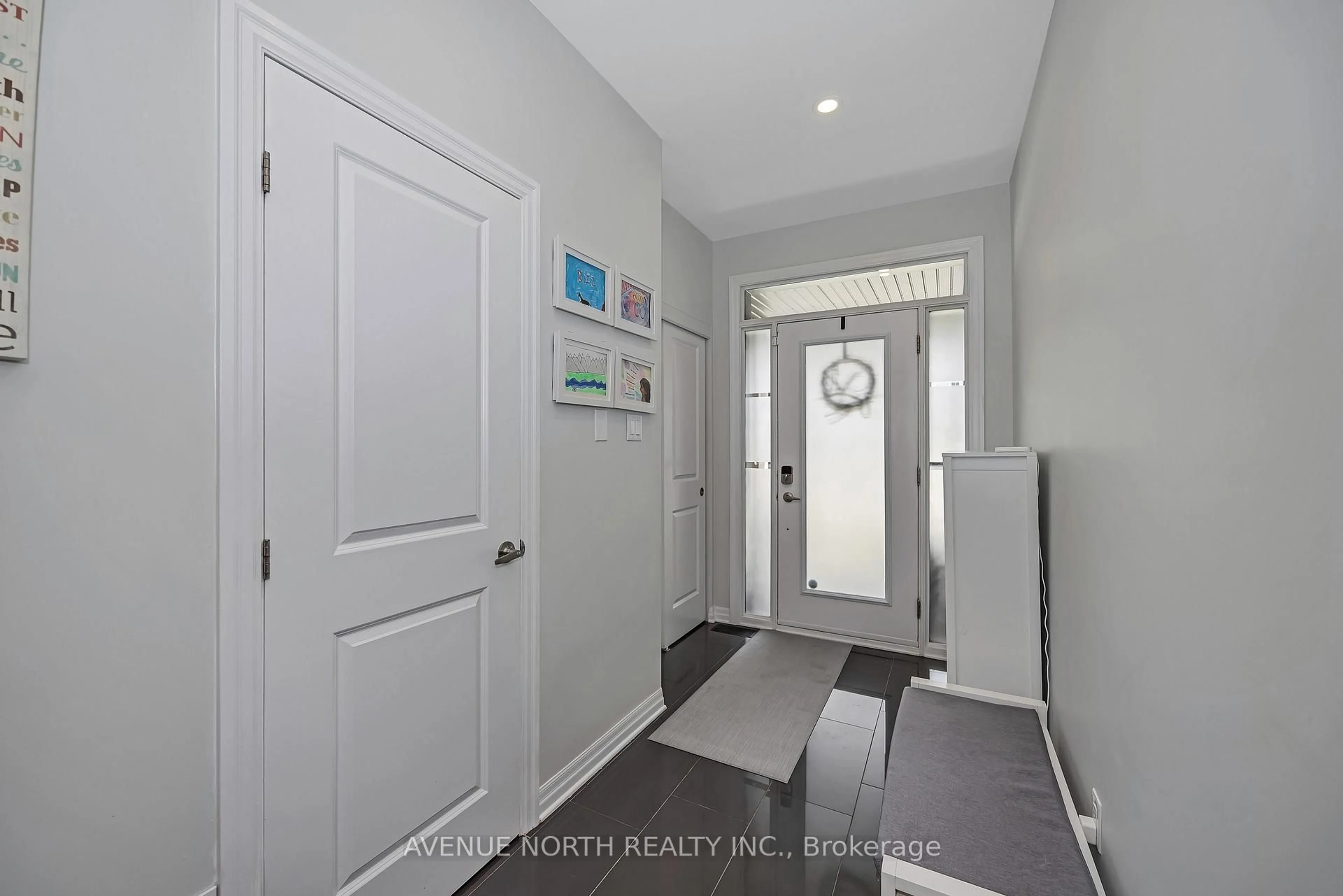 Unknown for 323 Lysander Pl, Ottawa Ontario K1K 3X8