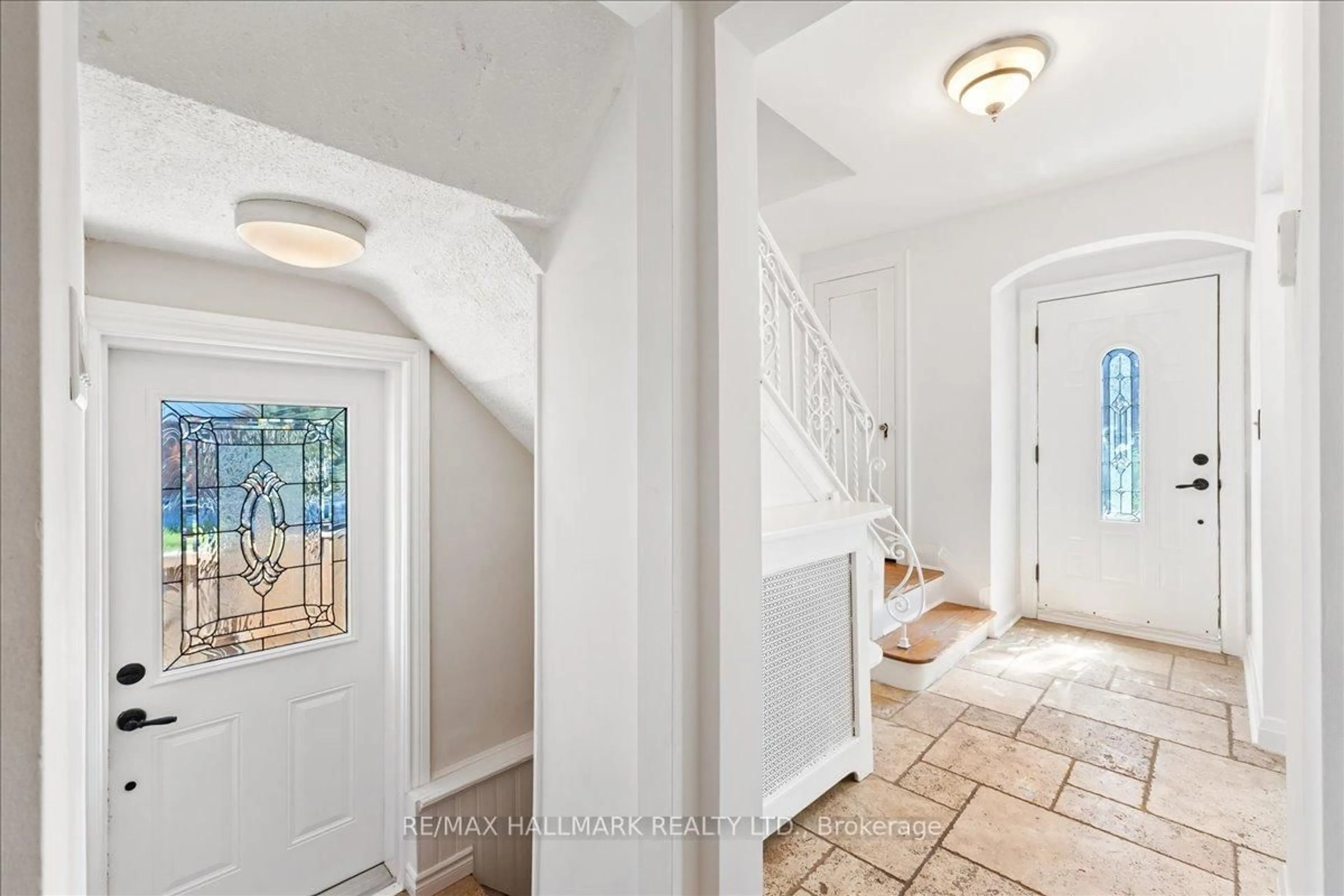 Indoor entryway for 62 Tuxedo Ave, Hamilton Ontario L8K 2R8