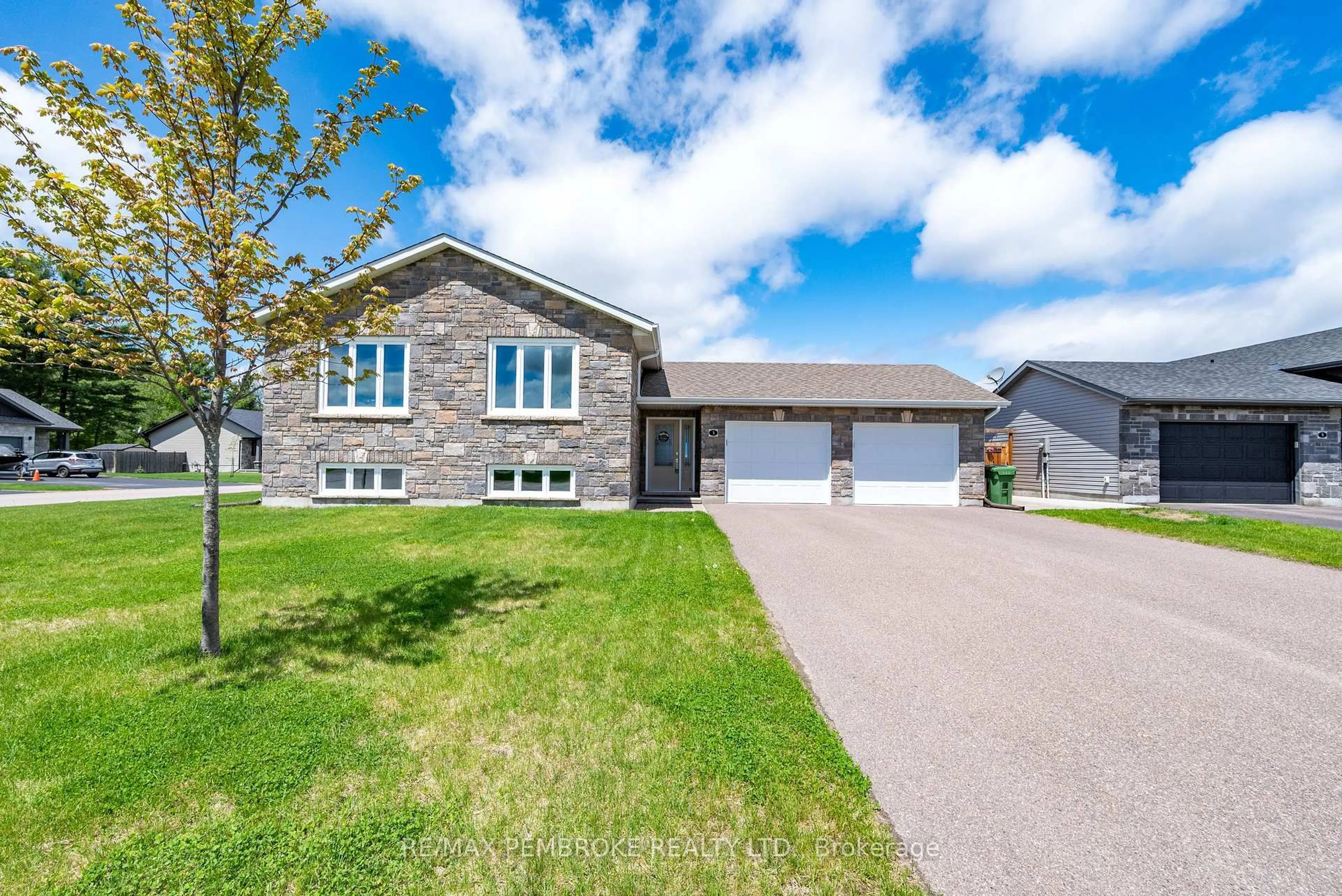 Unknown for 3 Nile St, Petawawa Ontario K8H 0E8