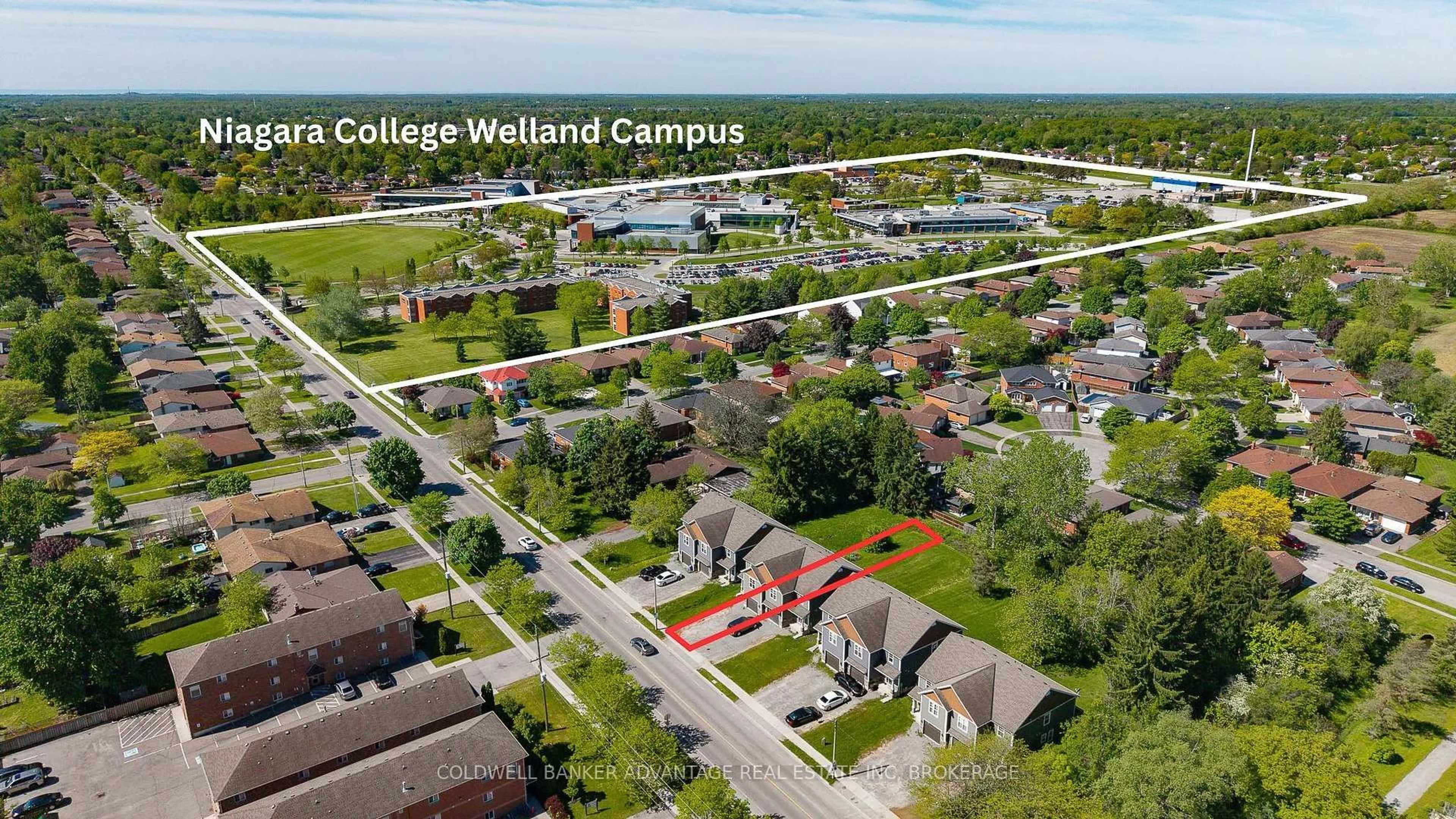 A pic from outside/outdoor area/front of a property/back of a property/a pic from drone, street for 597 First Ave, Welland Ontario L3C 1Z2