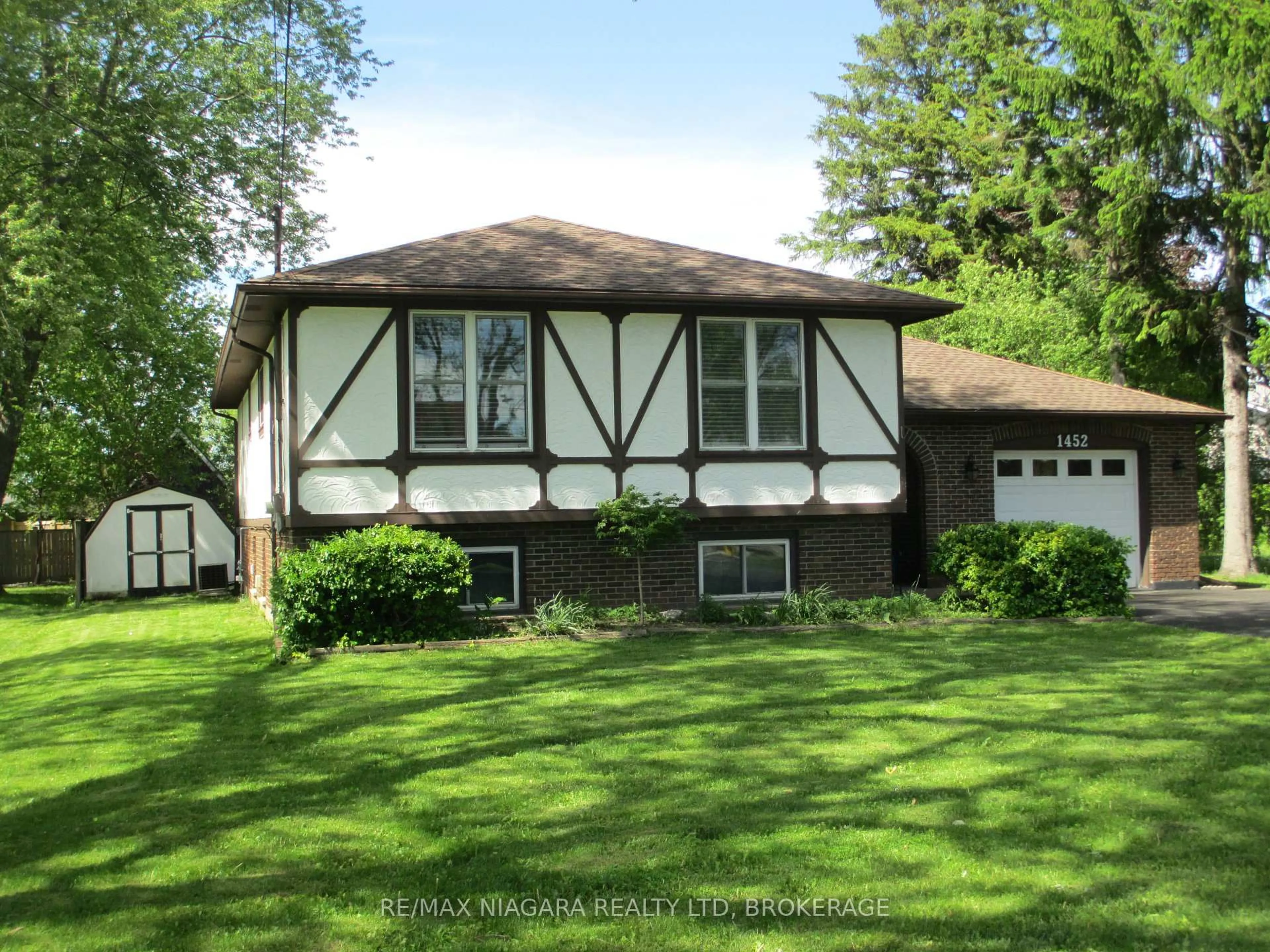 Home with vinyl exterior material, street for 1452 Garrison Rd, Fort Erie Ontario L2A 1P6