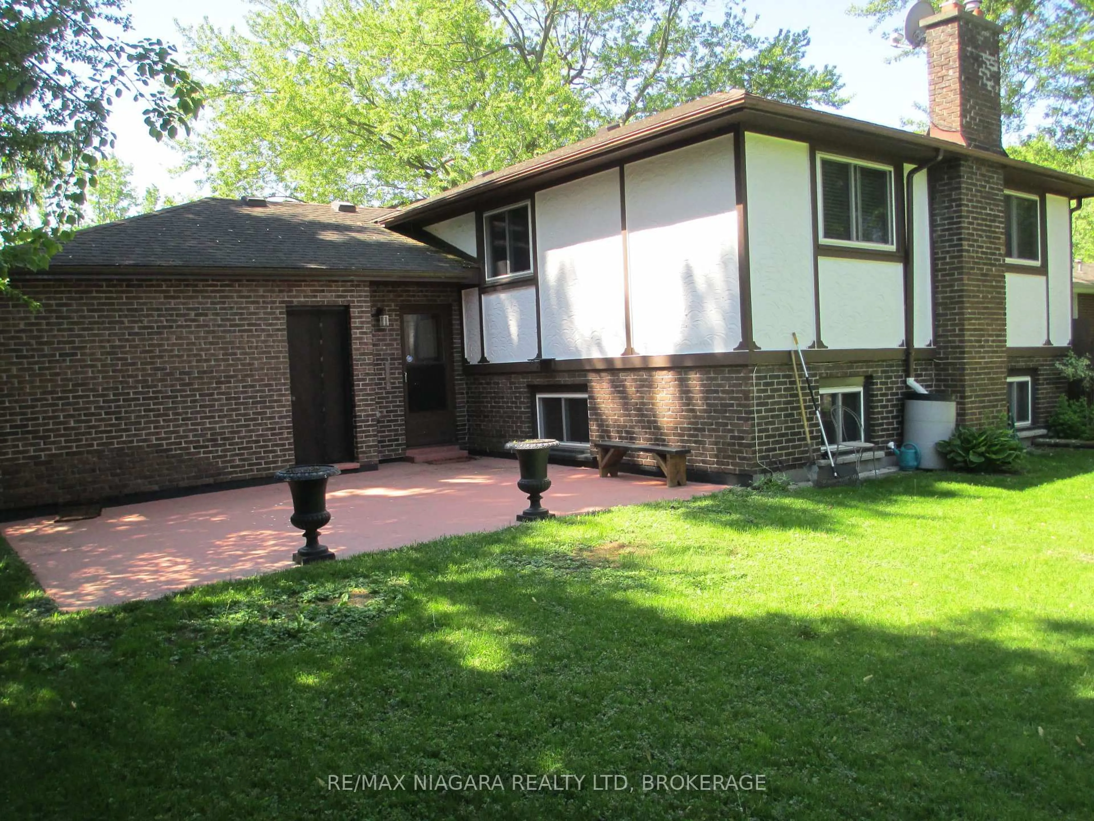 Home with brick exterior material, street for 1452 Garrison Rd, Fort Erie Ontario L2A 1P6