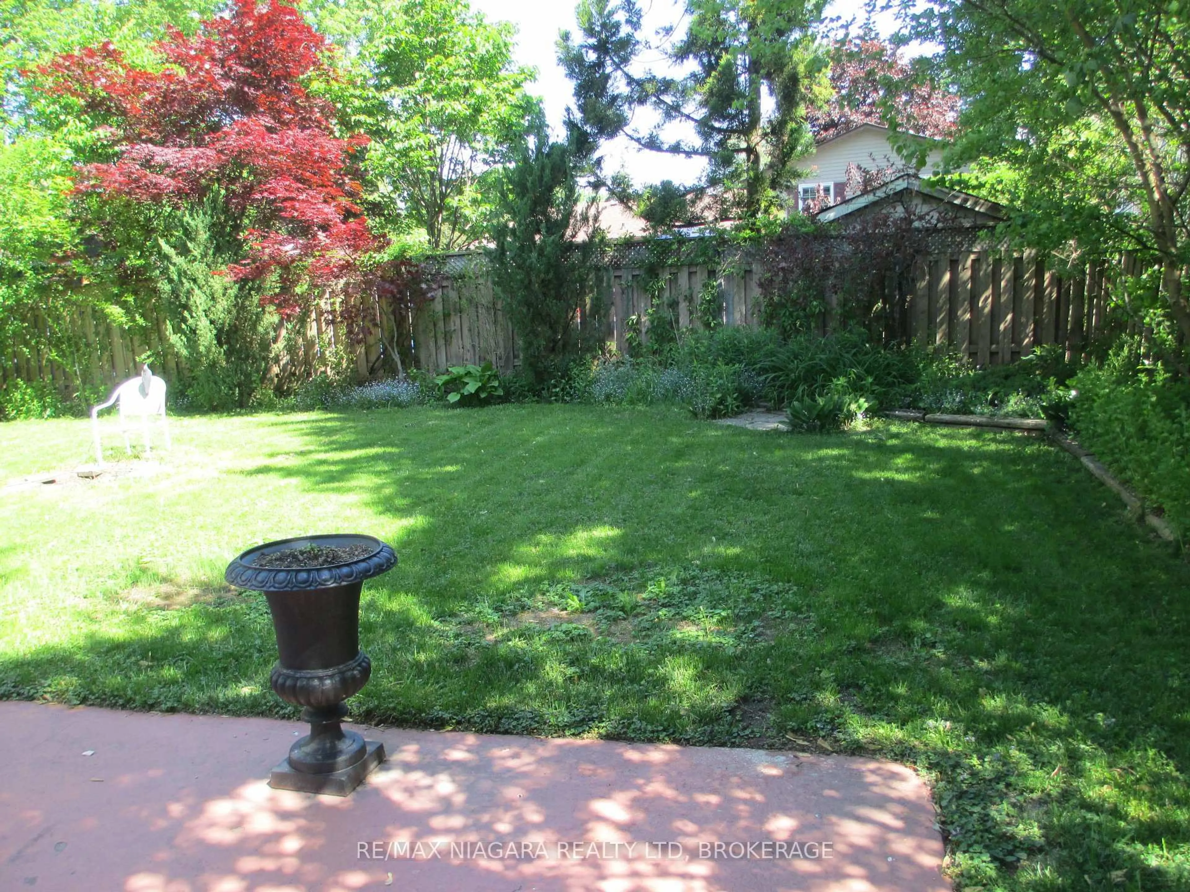 Patio, unknown for 1452 Garrison Rd, Fort Erie Ontario L2A 1P6