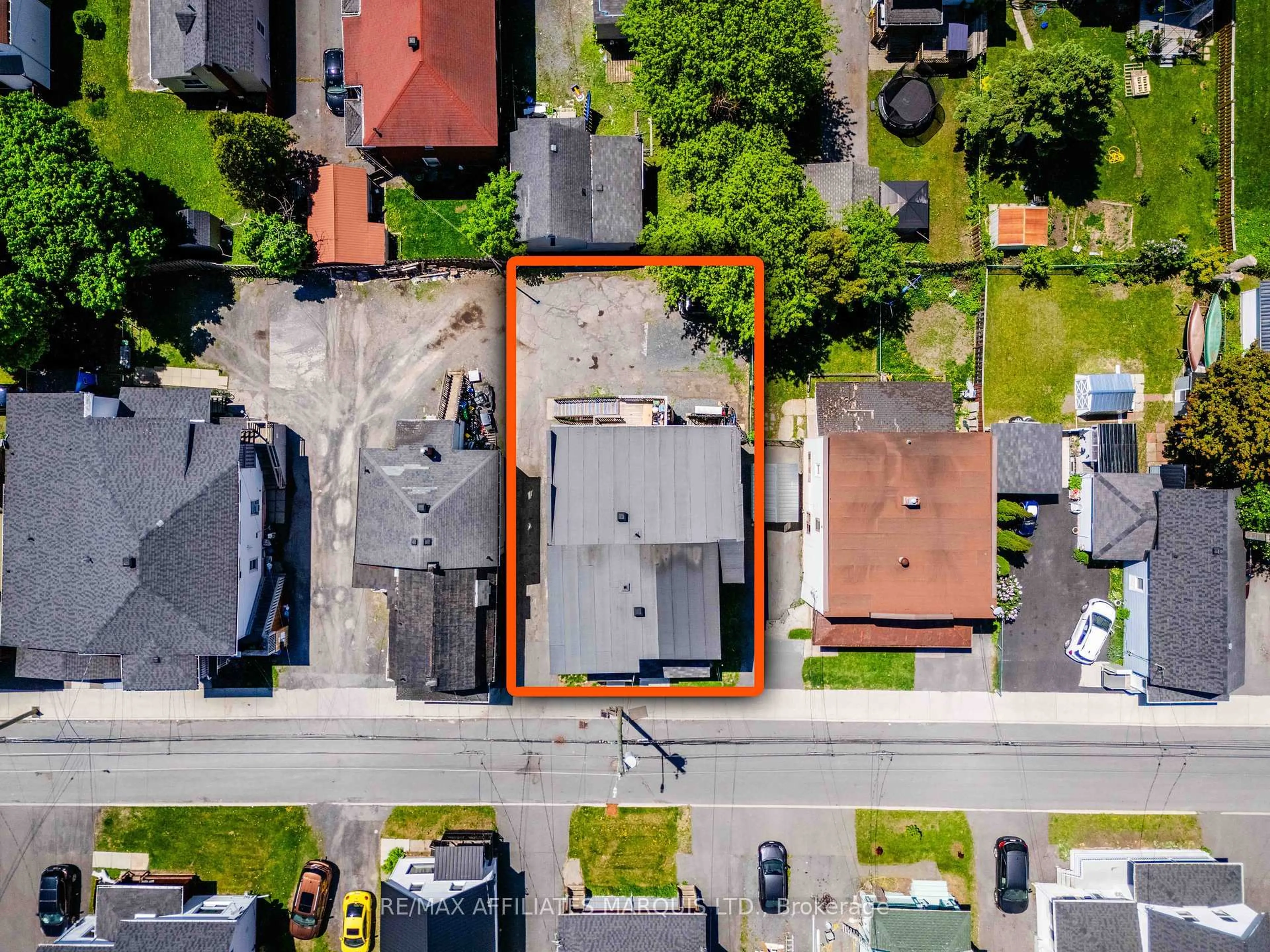 A pic from outside/outdoor area/front of a property/back of a property/a pic from drone, street for 231 Louisa St, Cornwall Ontario K6H 4P9