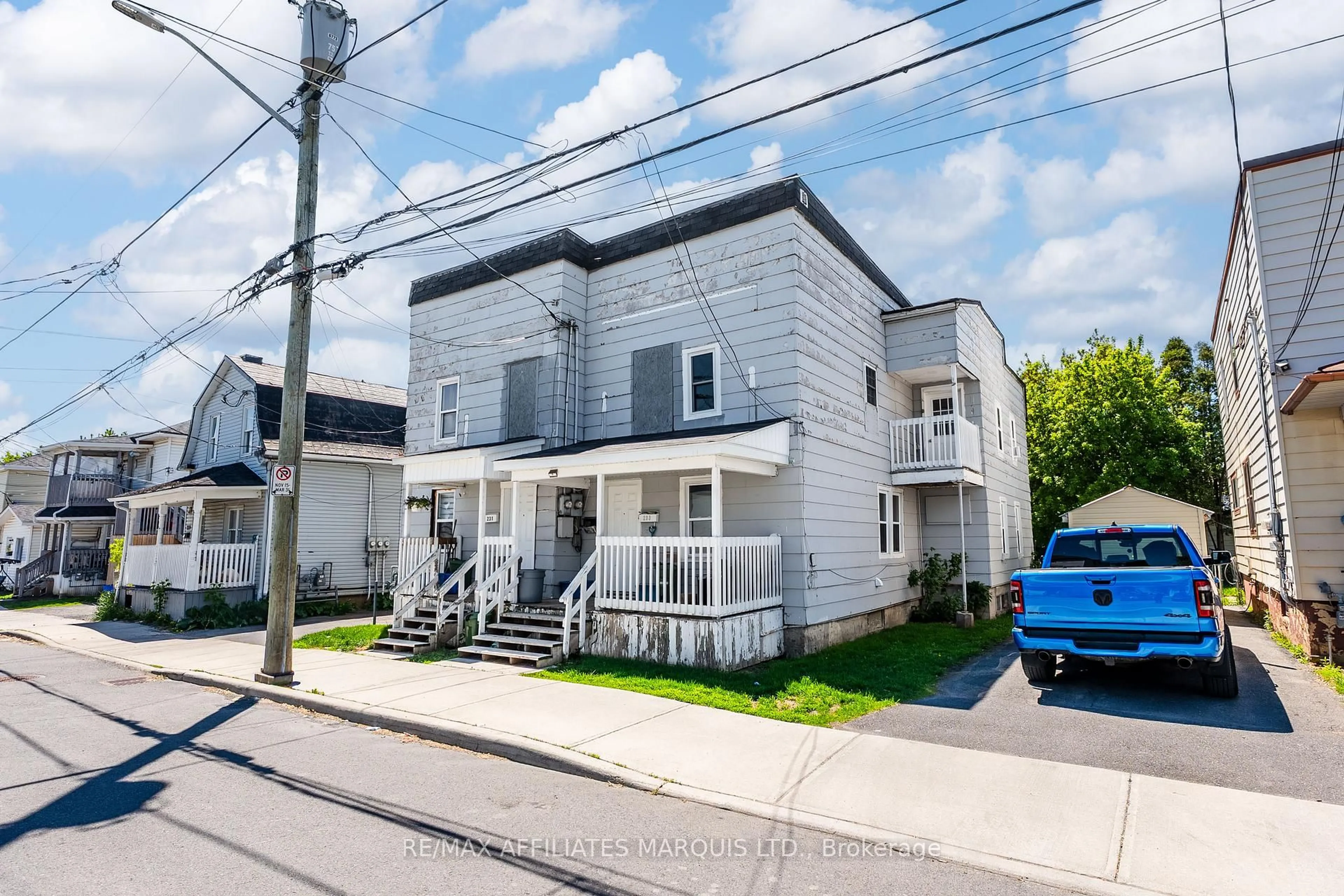 A pic from outside/outdoor area/front of a property/back of a property/a pic from drone, street for 231 Louisa St, Cornwall Ontario K6H 4P9