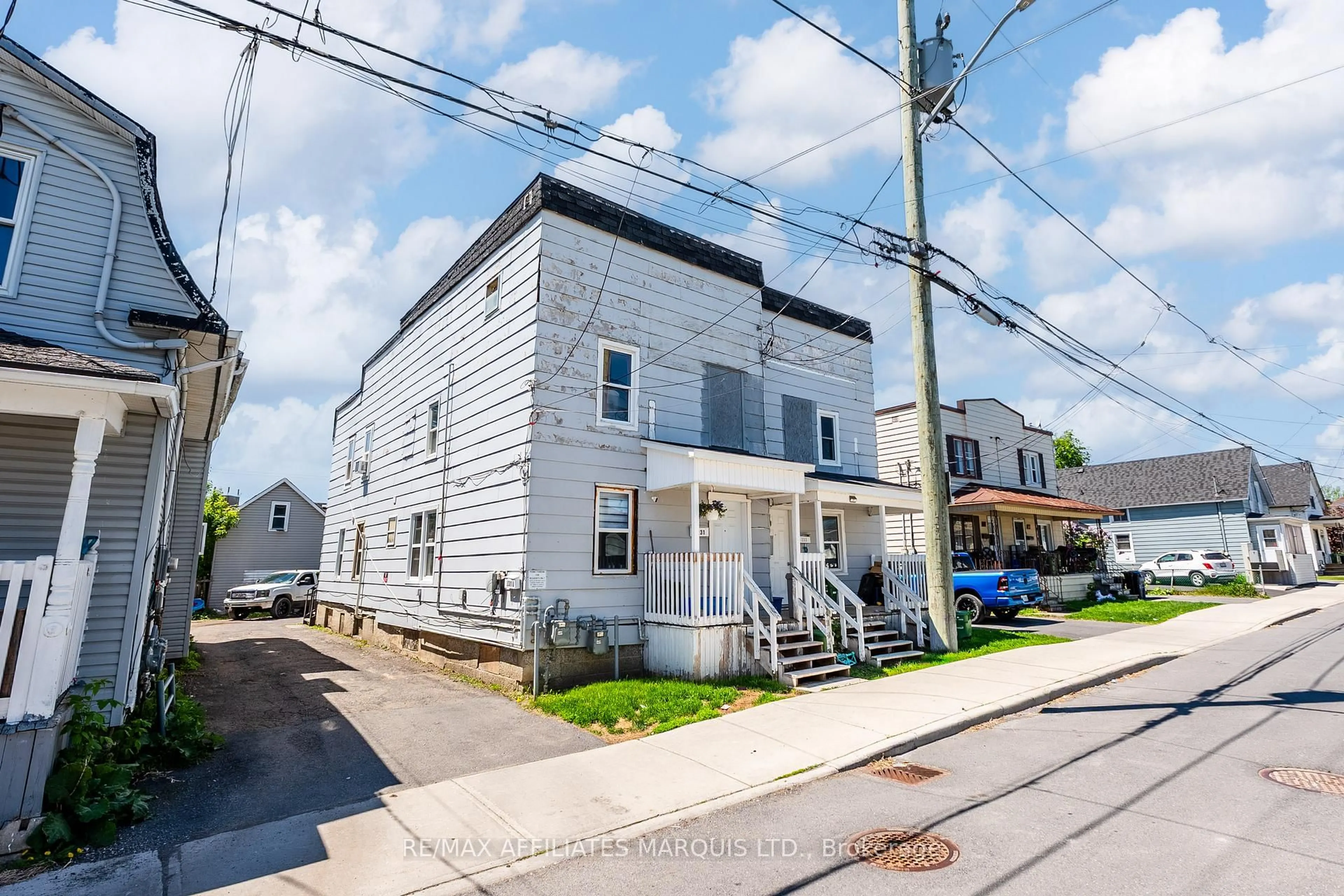 A pic from outside/outdoor area/front of a property/back of a property/a pic from drone, street for 231 Louisa St, Cornwall Ontario K6H 4P9