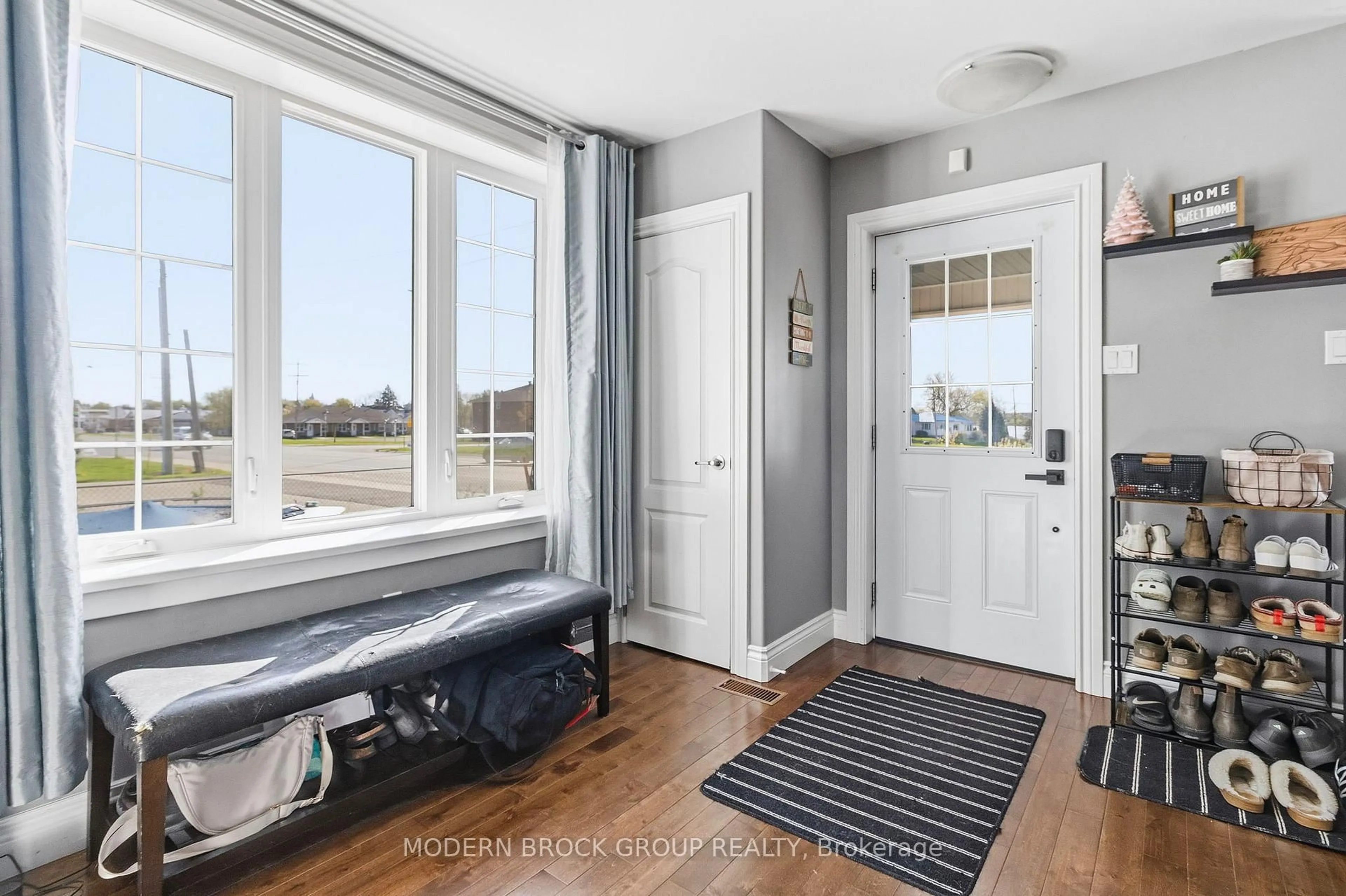 Indoor entryway for 726 County Road 2 Rd, Edwardsburgh/Cardinal Ontario K0E 1P0