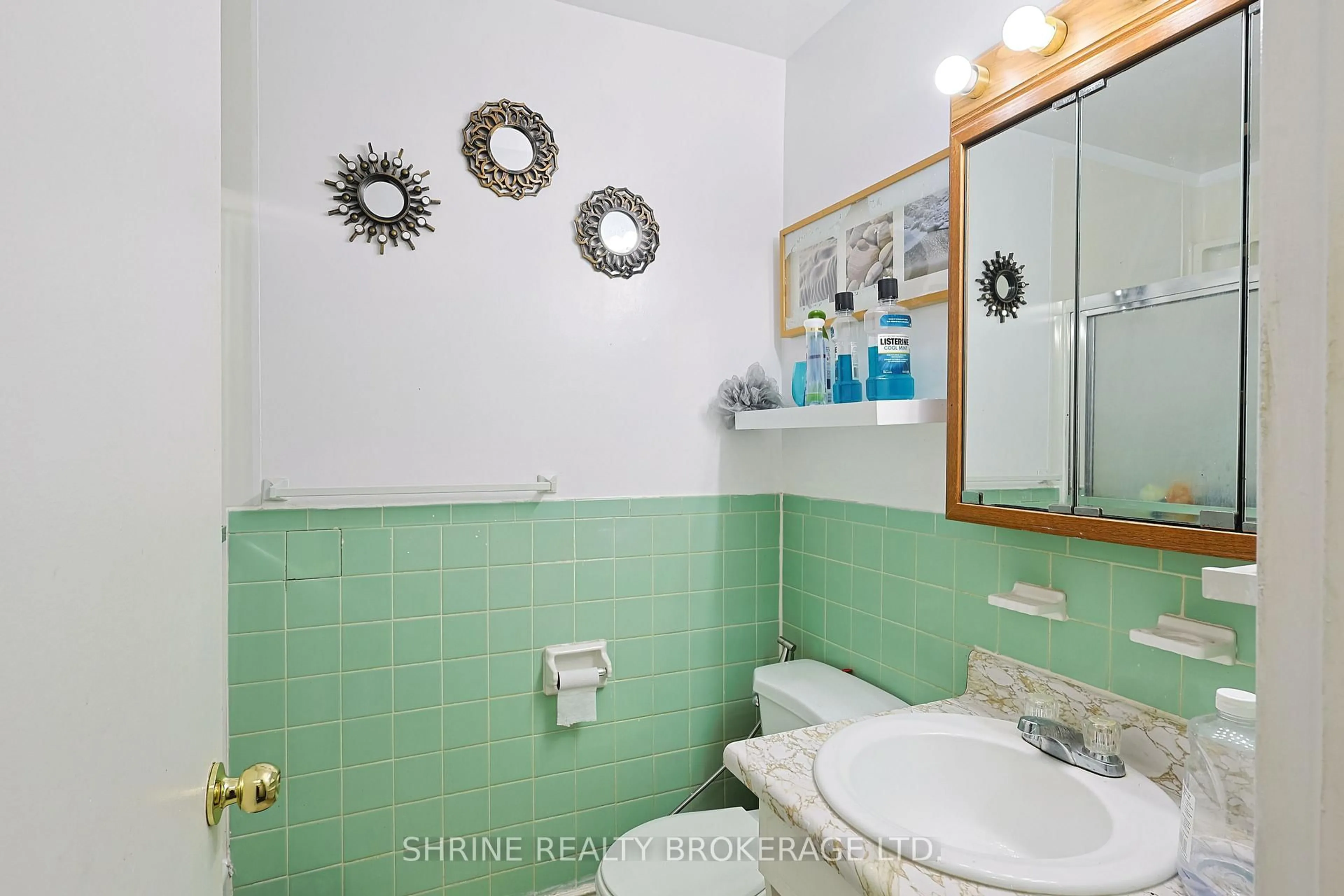 Standard bathroom, ceramic/tile floor for 743 Sevilla Park Pl, London East Ontario N5Y 4H9