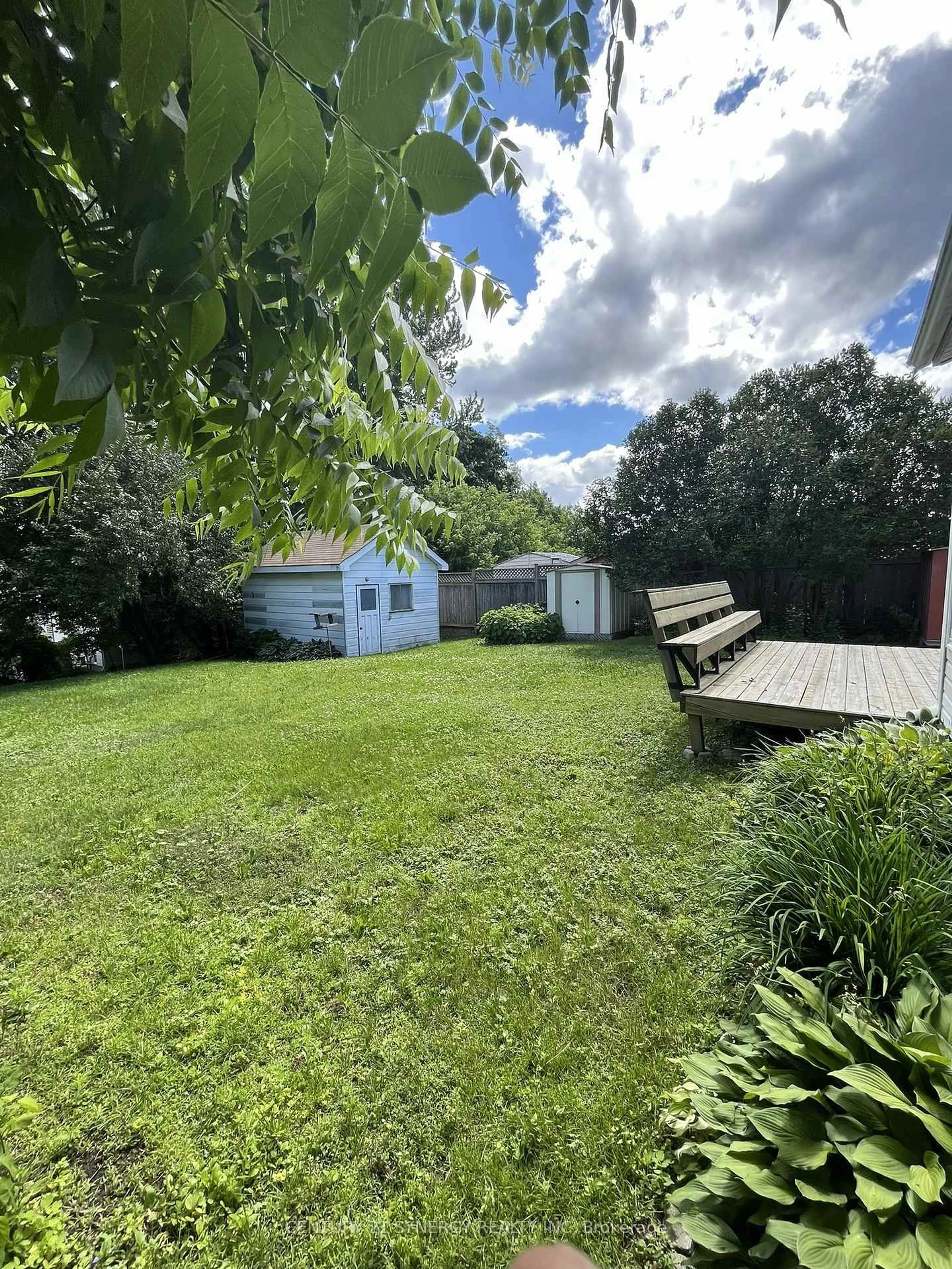A pic from outside/outdoor area/front of a property/back of a property/a pic from drone, unknown for 927-931 Laurier St, Clarence-Rockland Ontario K4K 1G4