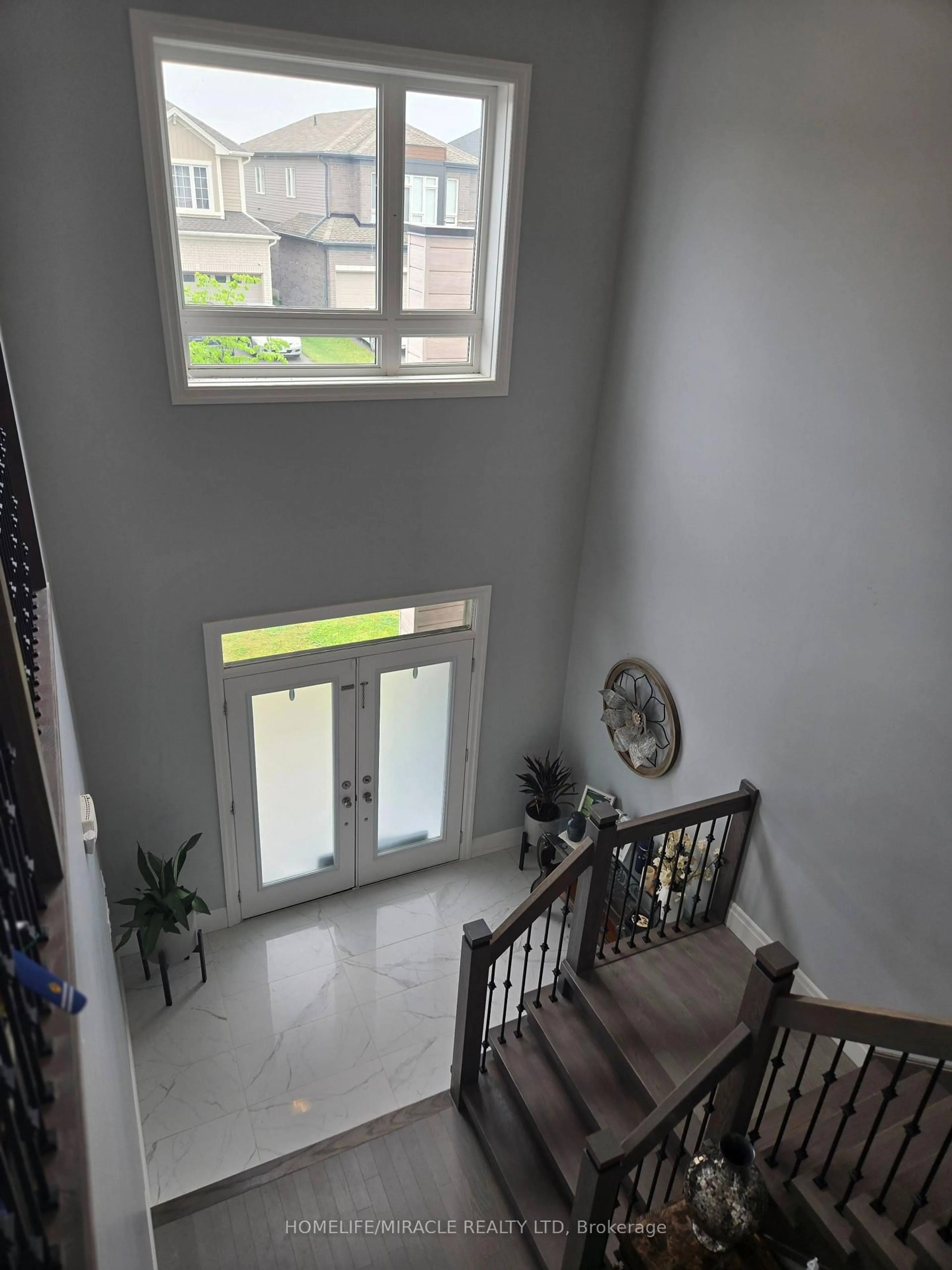 Indoor foyer for 172 Freure Dr, Cambridge Ontario N1S 0A2