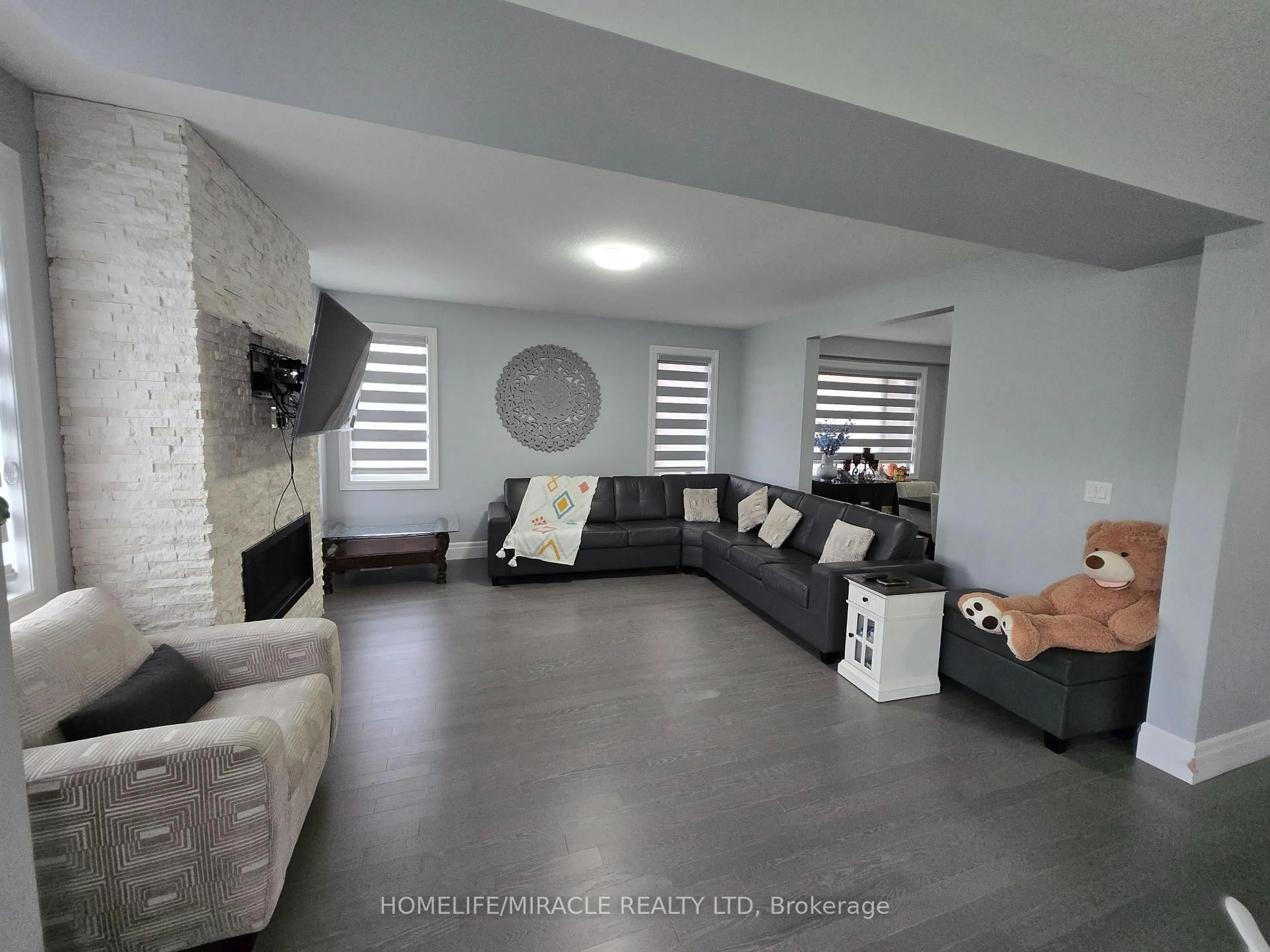 Living room with furniture, unknown for 172 Freure Dr, Cambridge Ontario N1S 0A2