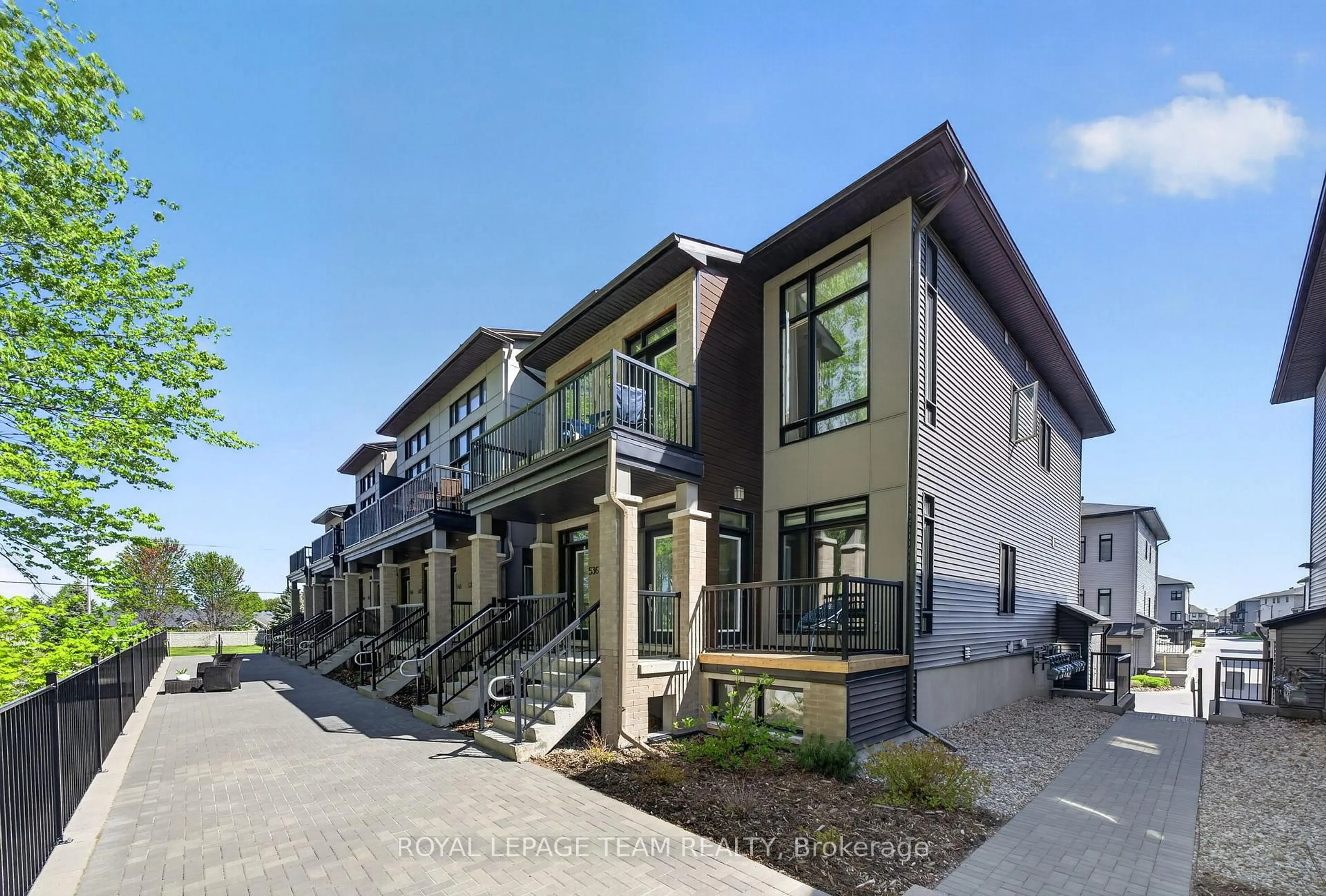 Unknown for 542 Crescendo Private #30, Ottawa Ontario K1X 0E4
