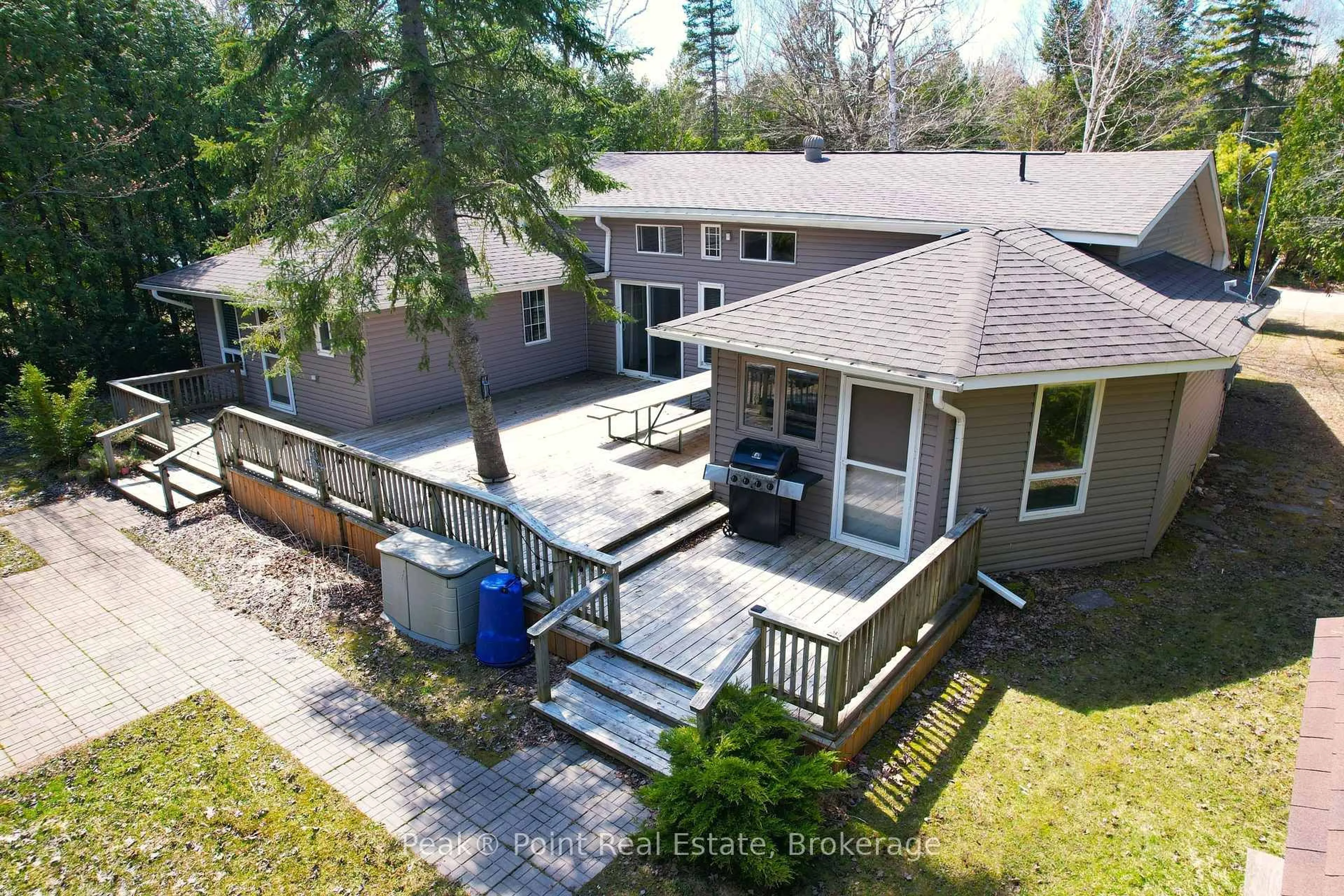 A pic from outside/outdoor area/front of a property/back of a property/a pic from drone, water/lake/river/ocean view for 7 3RD Ave, Native Leased Lands Ontario N0H 2G0