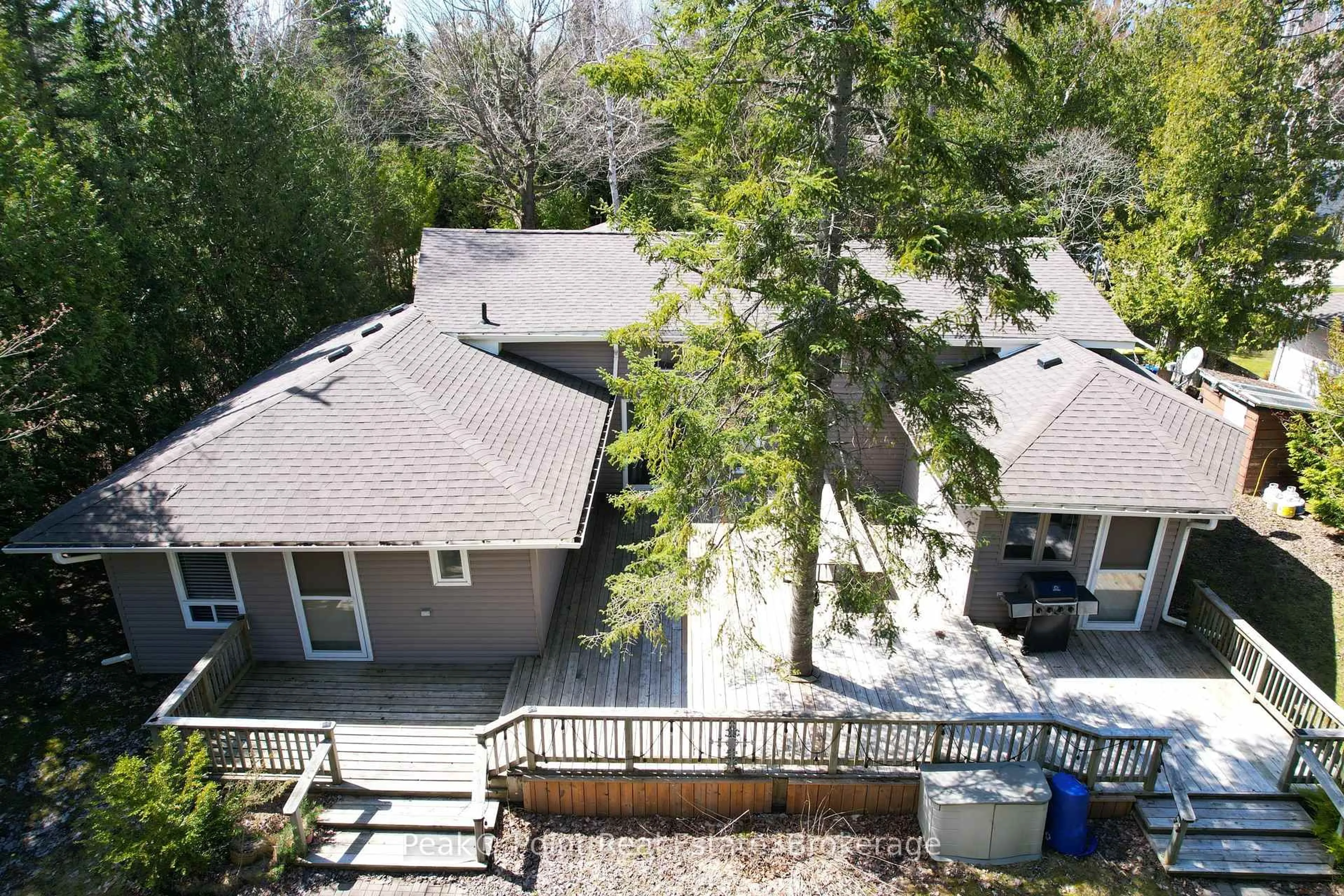 A pic from outside/outdoor area/front of a property/back of a property/a pic from drone, unknown for 7 3RD Ave, Native Leased Lands Ontario N0H 2G0