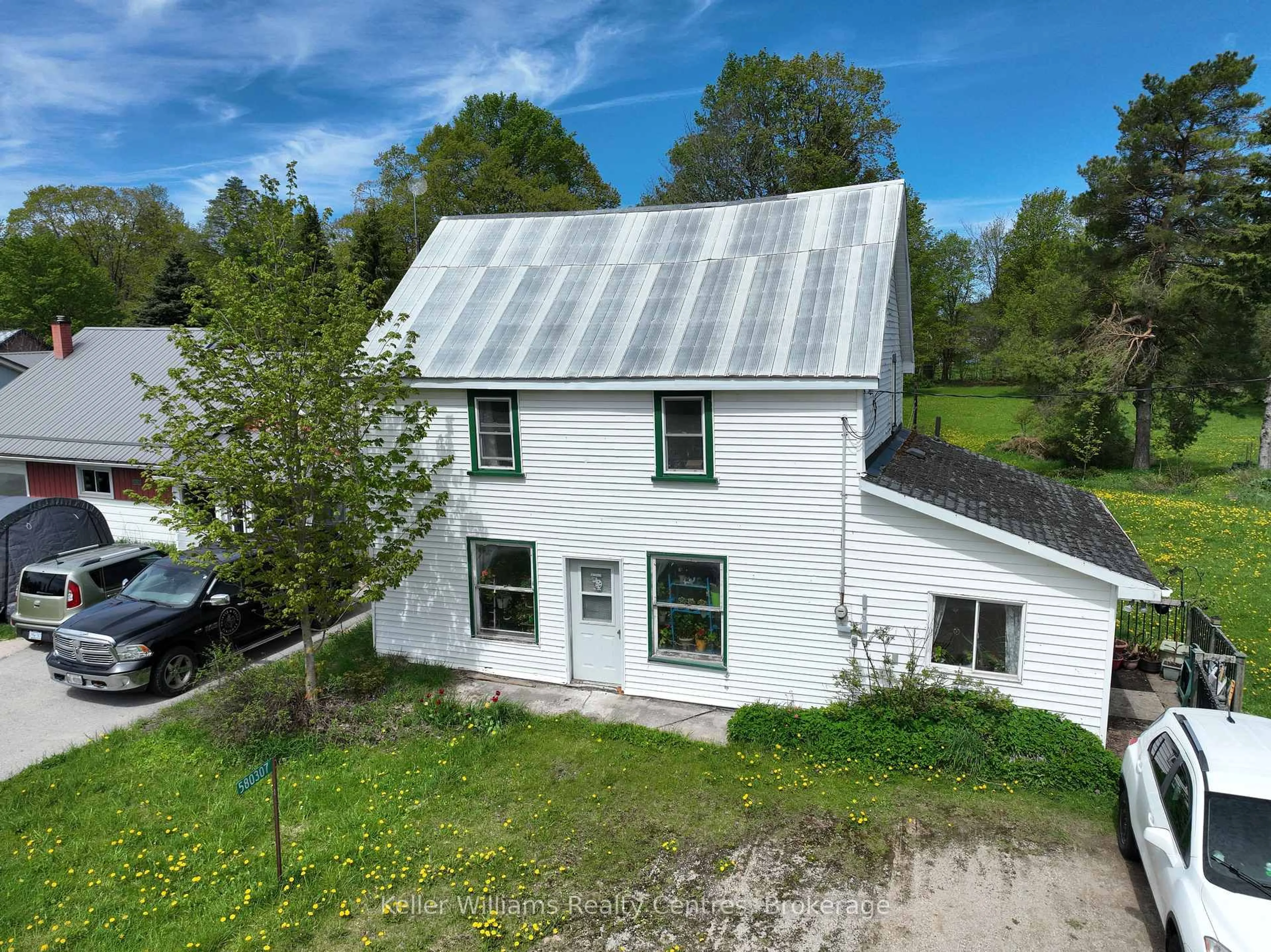 A pic from outside/outdoor area/front of a property/back of a property/a pic from drone, building for 580307 Sideroad 60, Chatsworth Ontario N0H 1C0