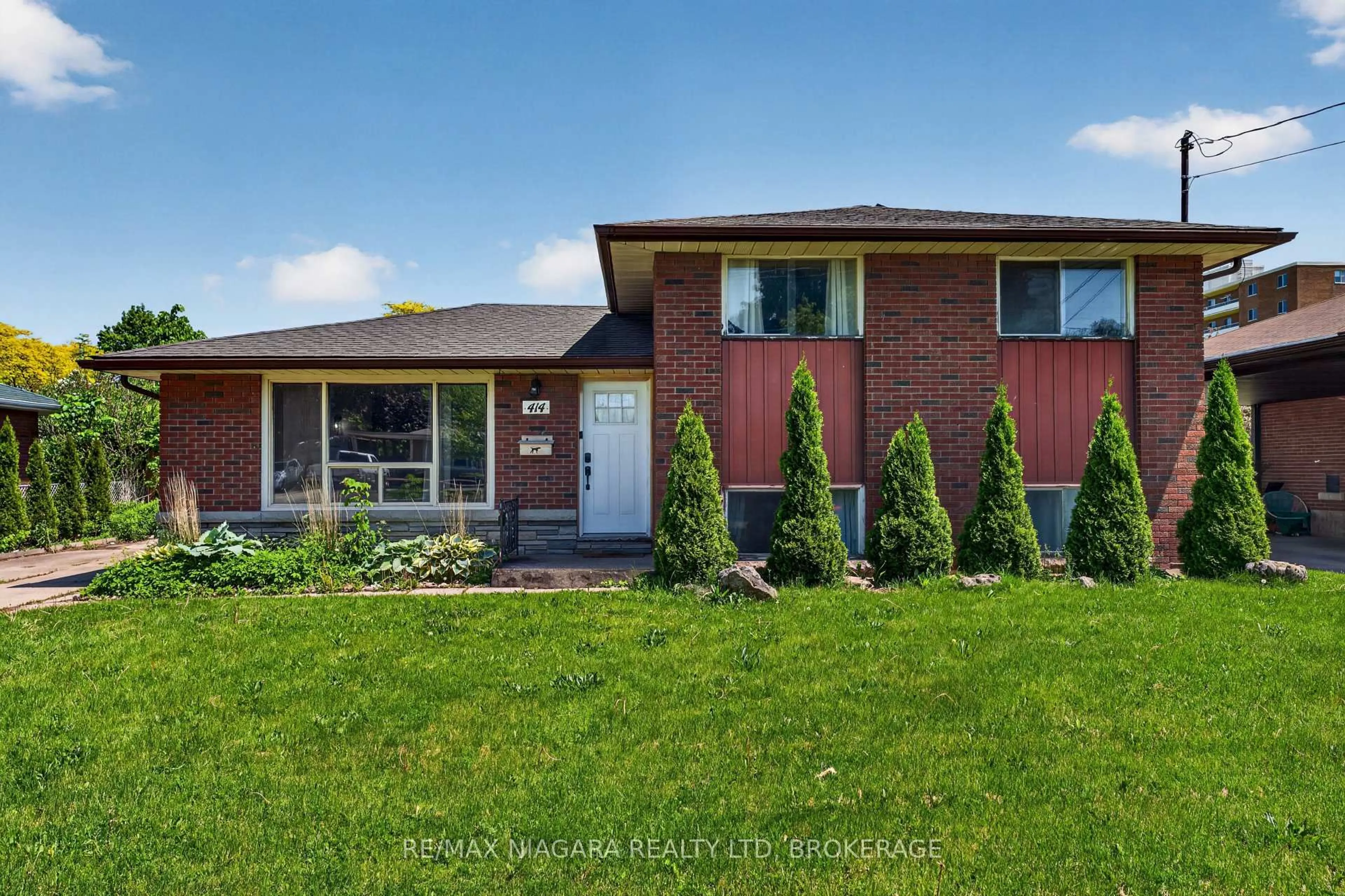 Home with brick exterior material, street for 414 Bunting Rd, St. Catharines Ontario L2M 3Z2