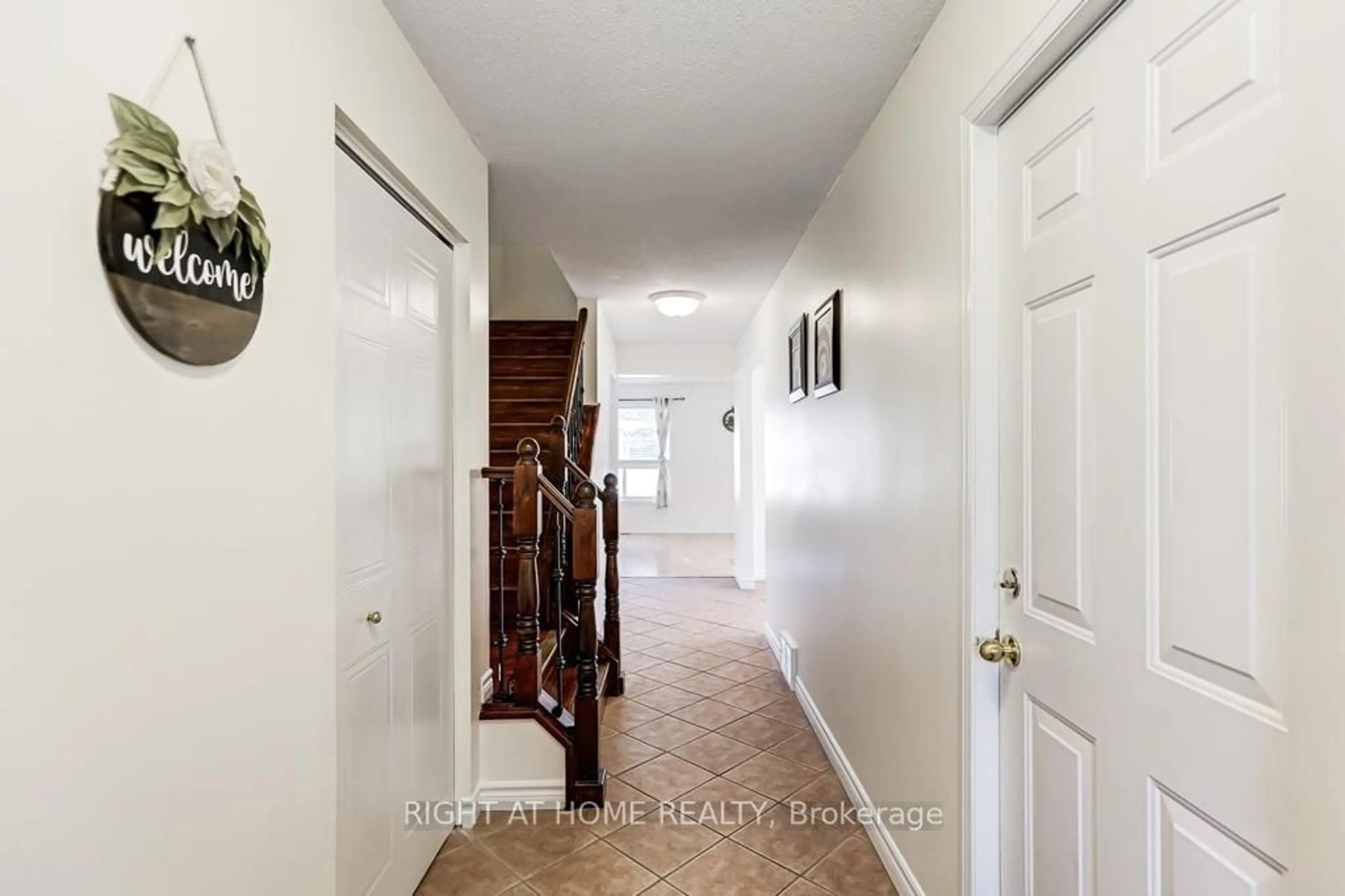 Indoor entryway for 402 Lausanne Cres, Waterloo Ontario N2T 2X6