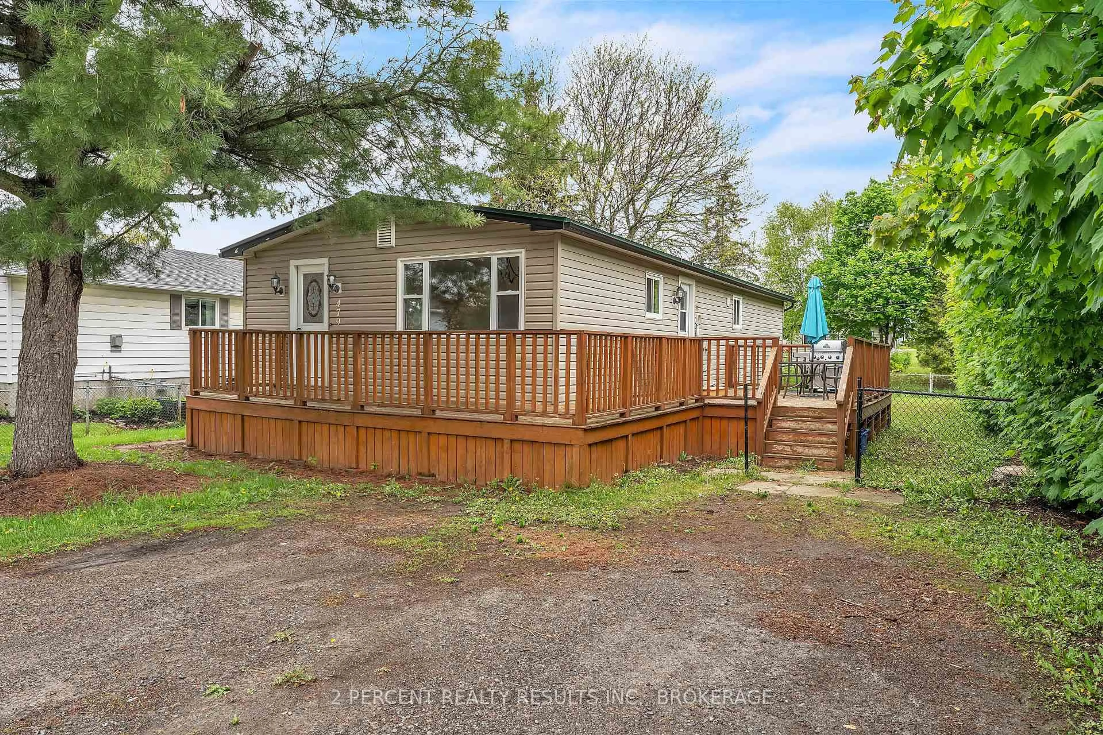 Unknown for 479 Henrietta St, Gananoque Ontario K7G 1X8