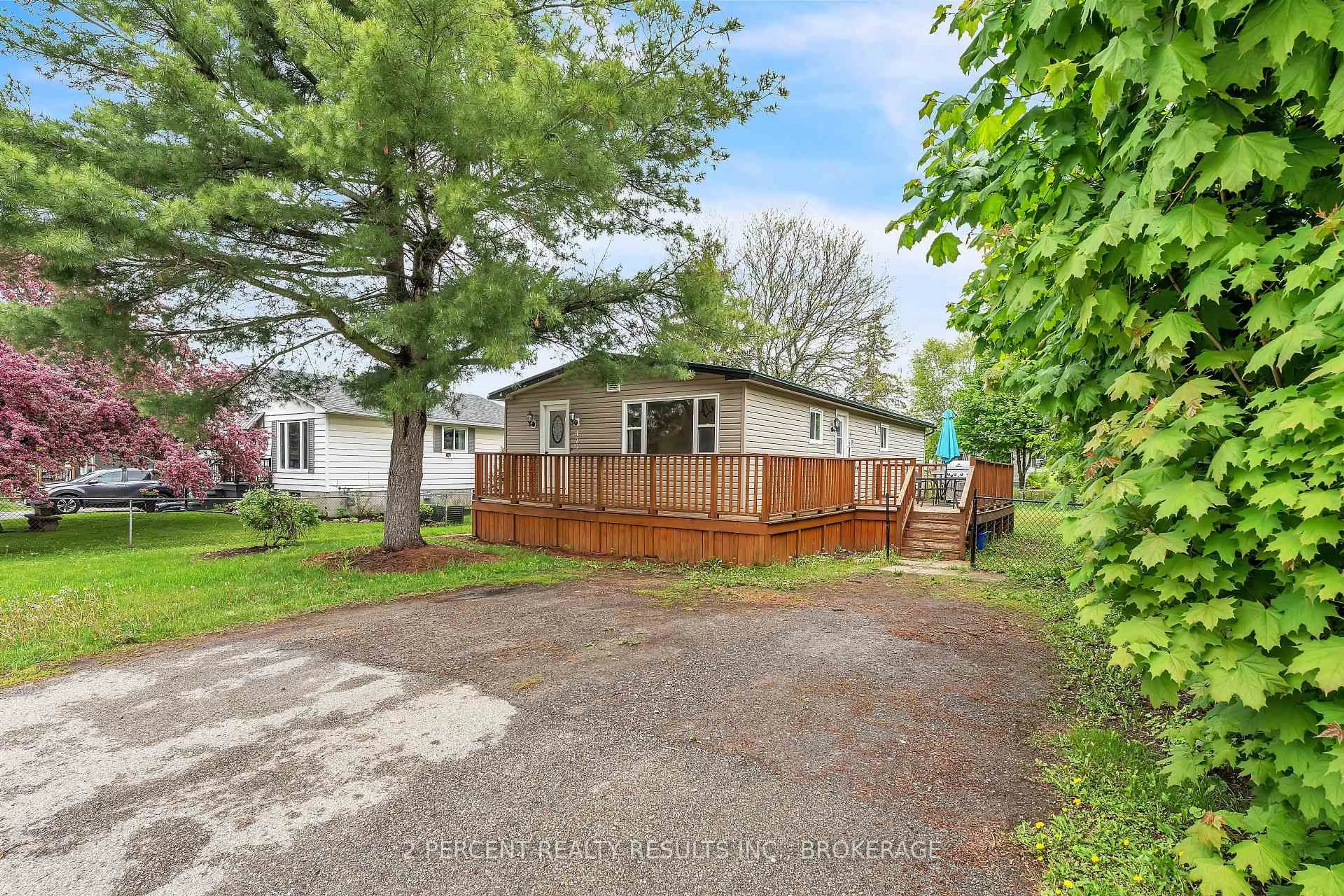 Unknown for 479 Henrietta St, Gananoque Ontario K7G 1X8