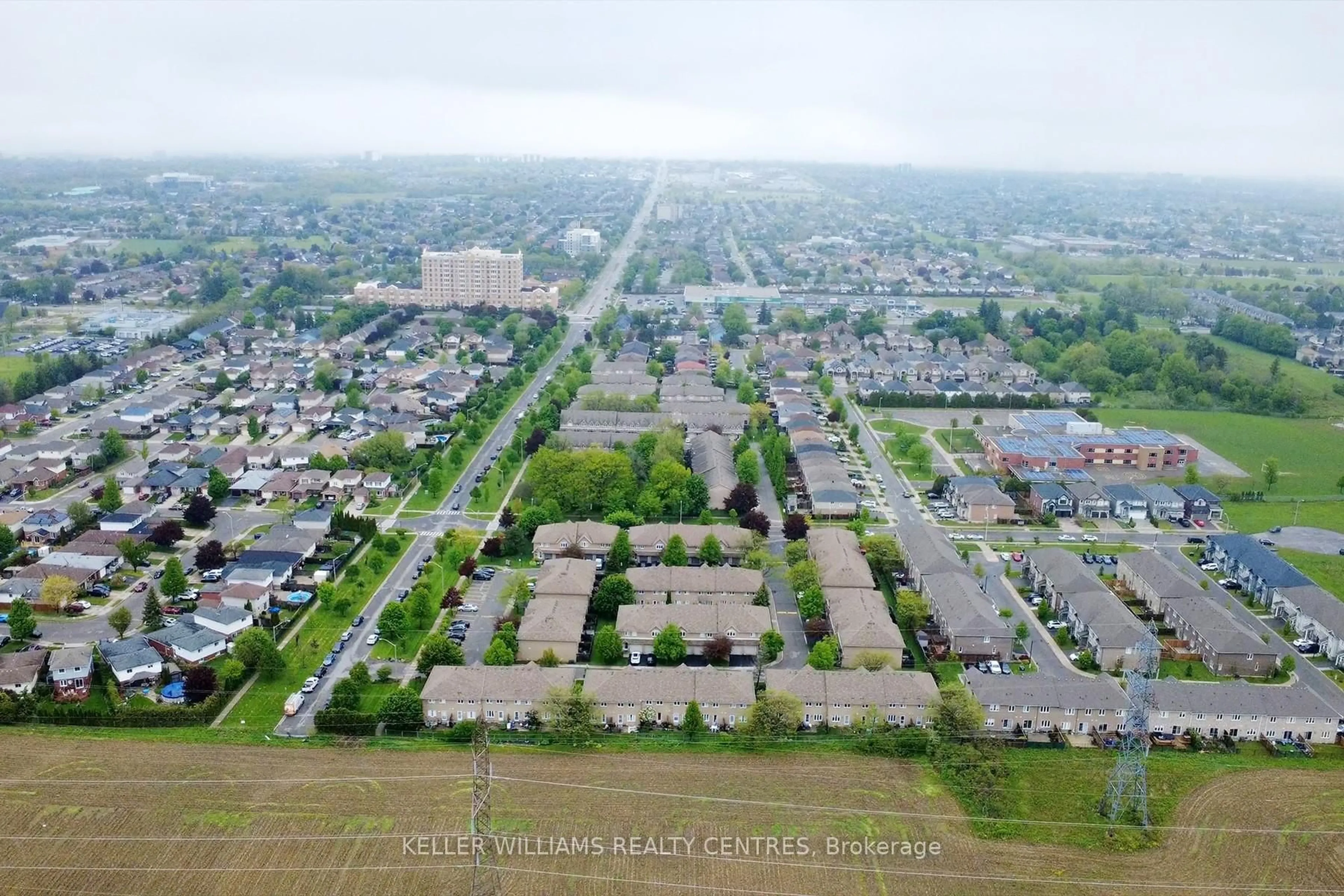A pic from outside/outdoor area/front of a property/back of a property/a pic from drone, street for 100 Vineberg Dr #19, Hamilton Ontario L8W 3X4