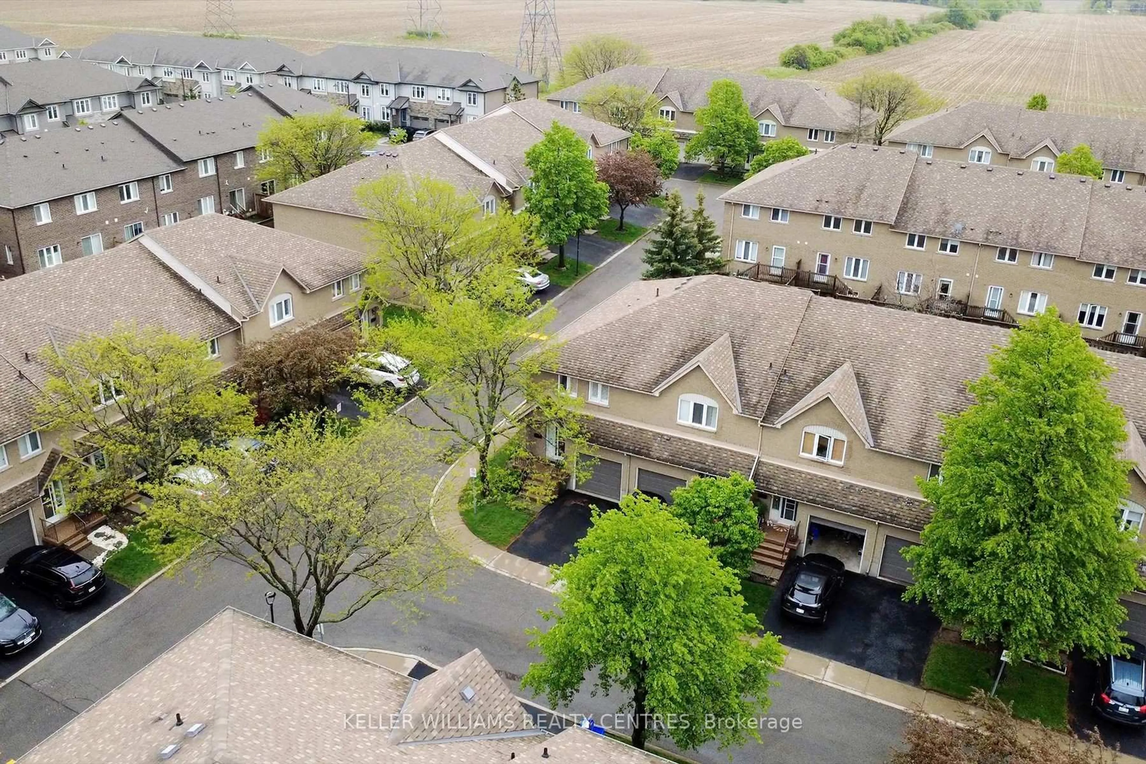 A pic from outside/outdoor area/front of a property/back of a property/a pic from drone, street for 100 Vineberg Dr #19, Hamilton Ontario L8W 3X4