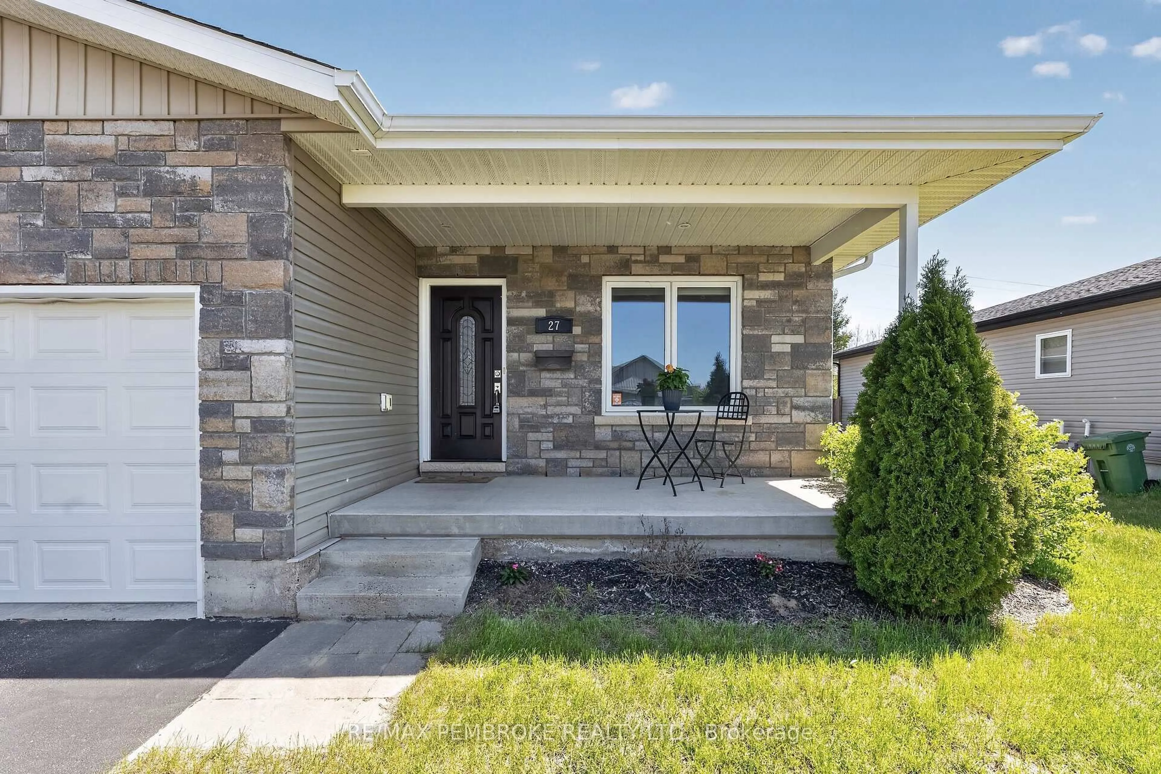 Unknown for 27 NOBLE Cres, Petawawa Ontario K8H 0G1