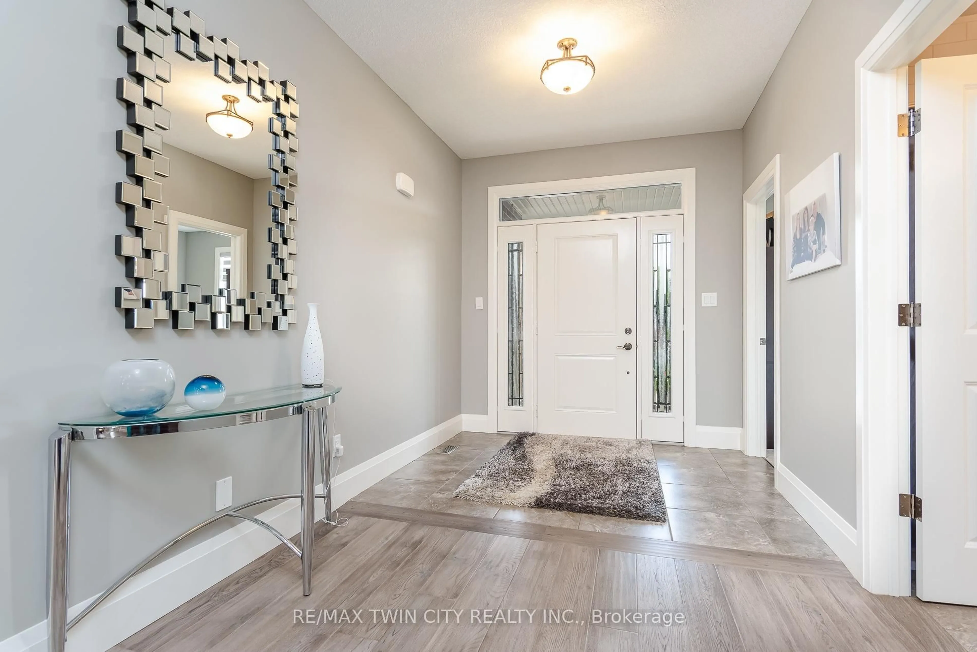 Indoor entryway for 83 Gerber Dr, Perth East Ontario N0K 1M0