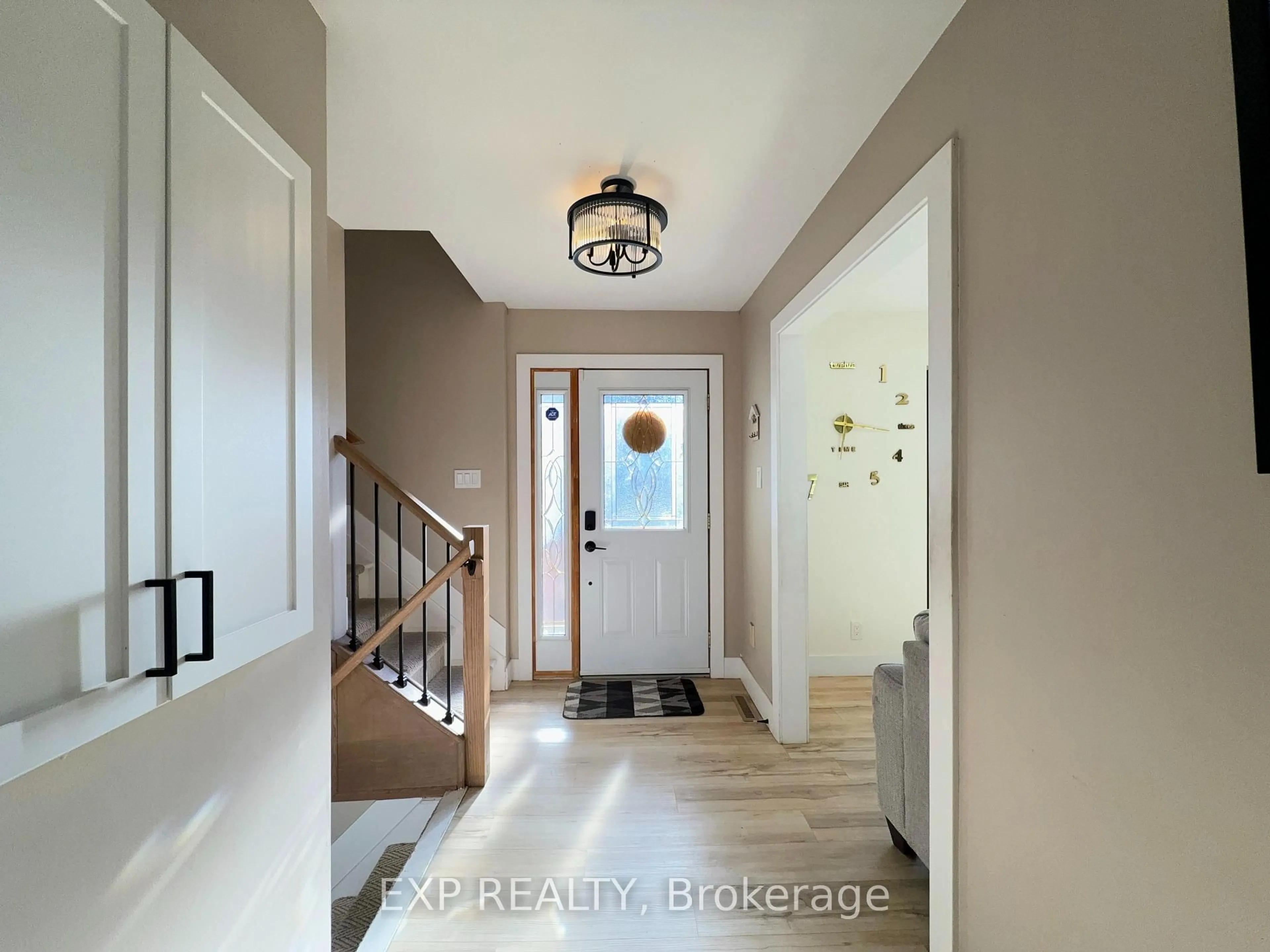 Indoor entryway for 30 COWAN Ave, London South Ontario N6C 4E6