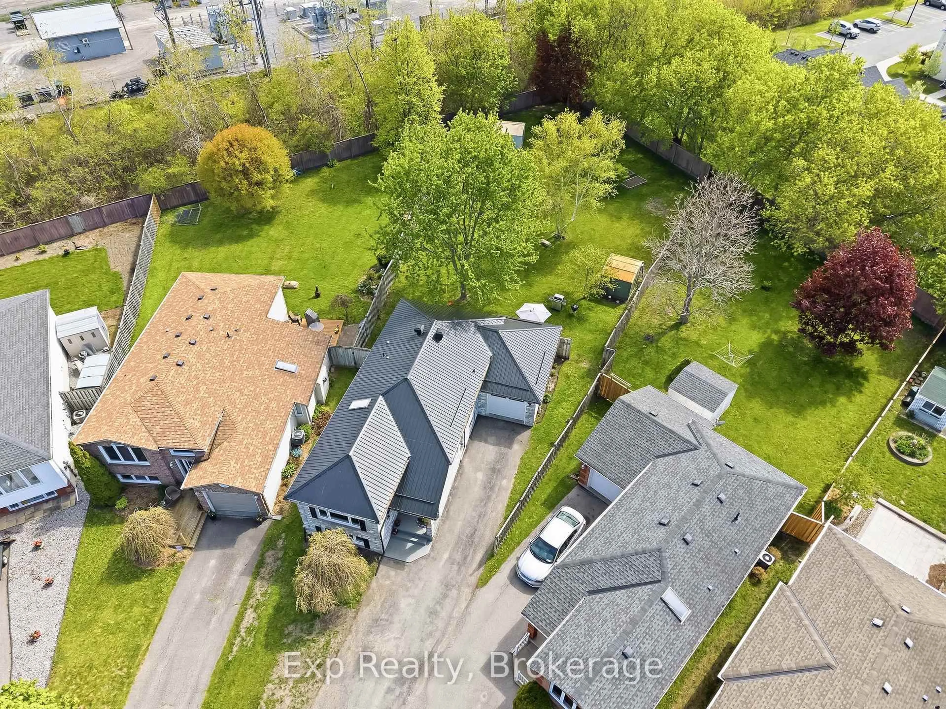 A pic from outside/outdoor area/front of a property/back of a property/a pic from drone, city buildings view from balcony for 805 Battell Crt, Cobourg Ontario K9A 5R7