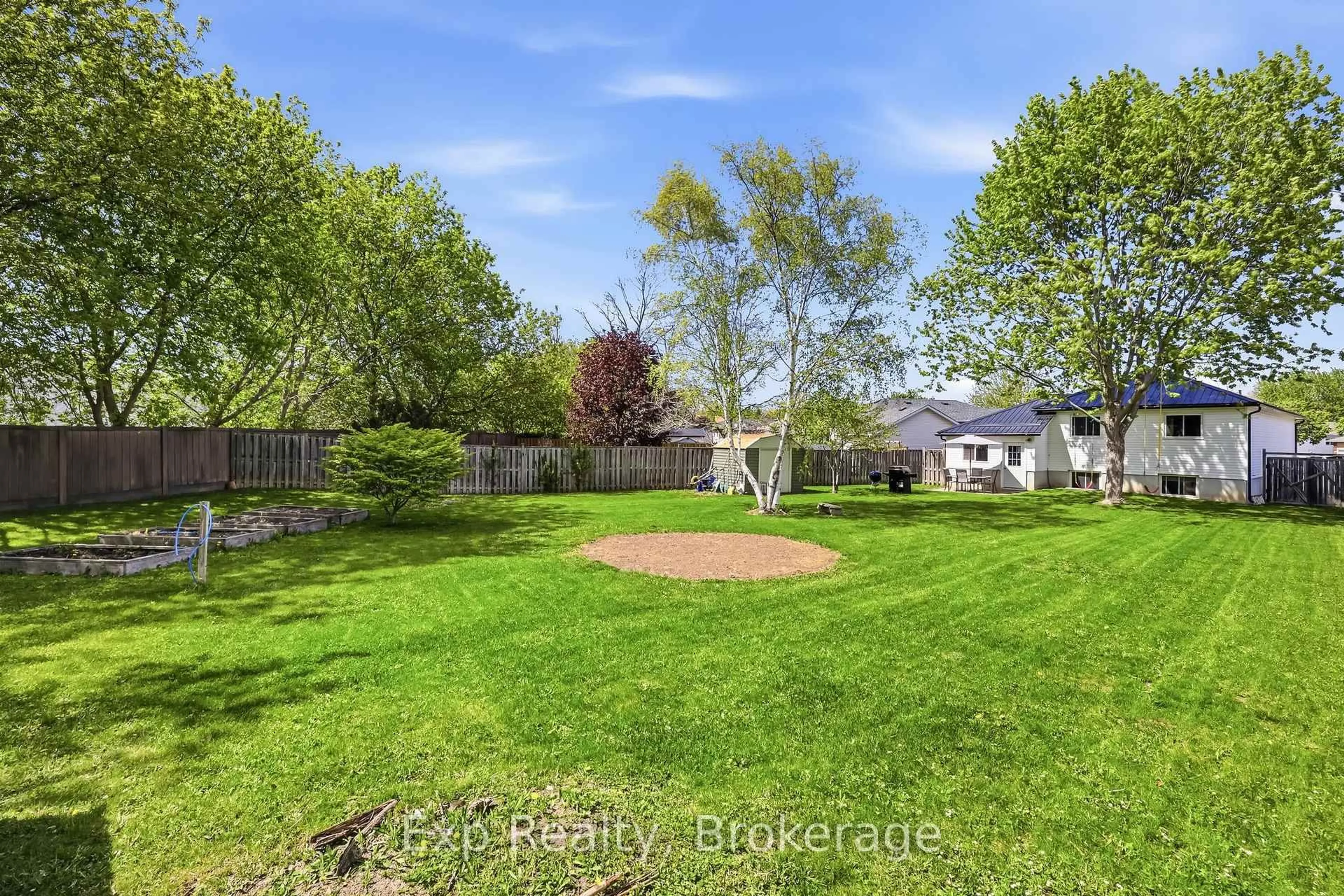 A pic from outside/outdoor area/front of a property/back of a property/a pic from drone, water/lake/river/ocean view for 805 Battell Crt, Cobourg Ontario K9A 5R7