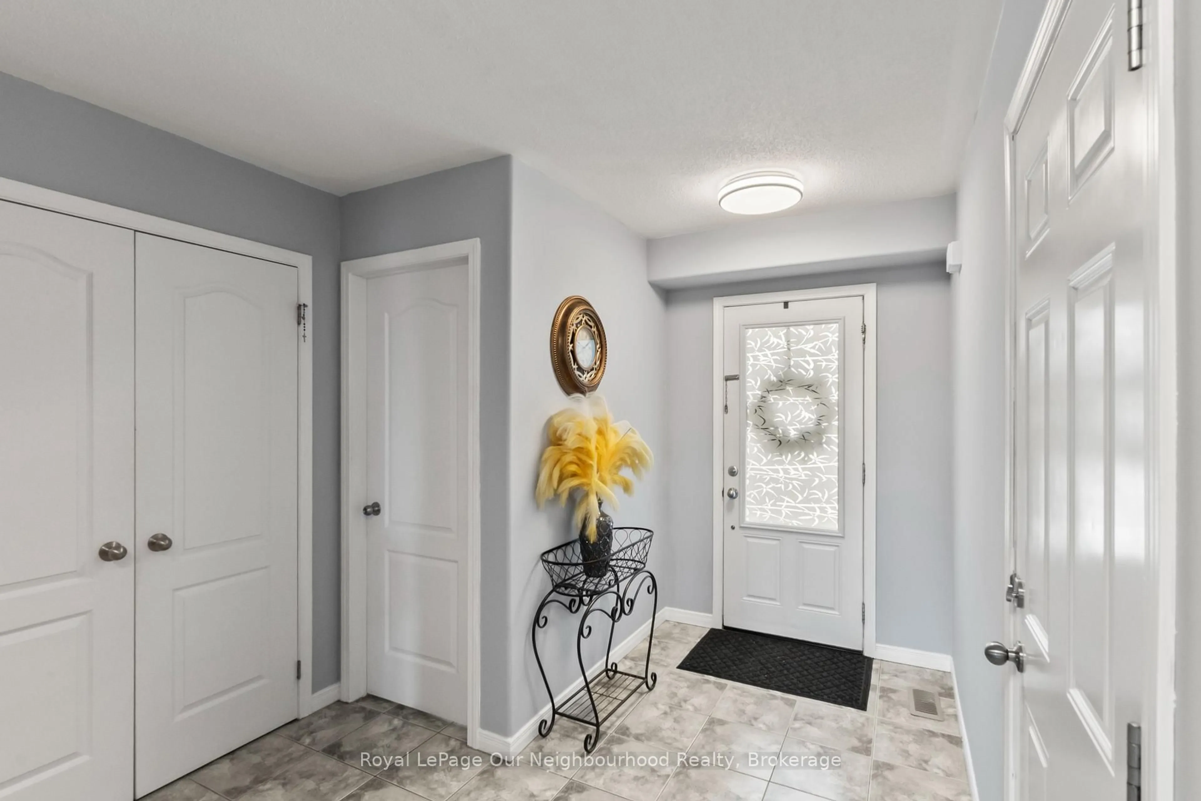 Indoor entryway for 270 Louden Terr, Peterborough Ontario K9J 0C3