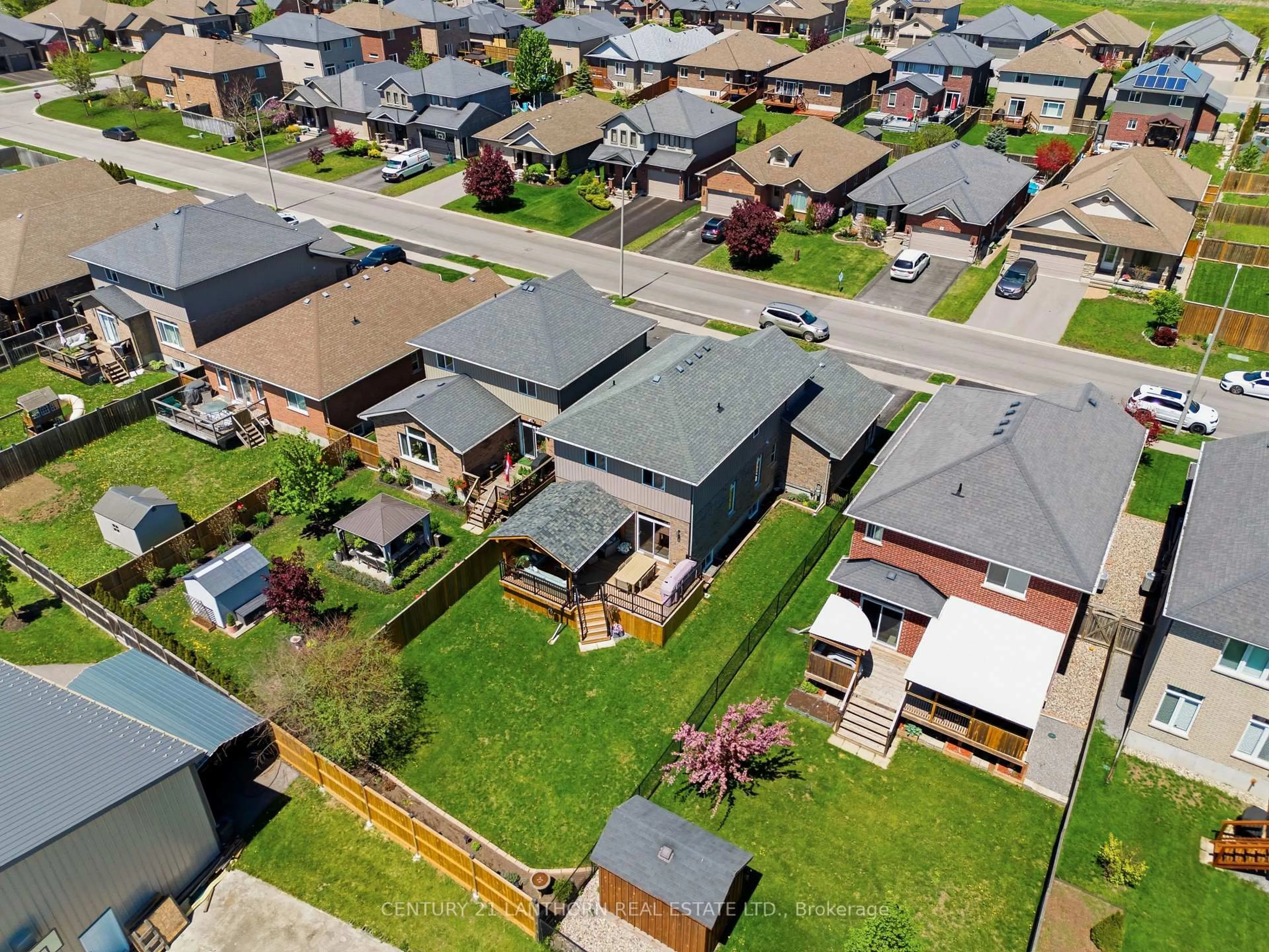 A pic from outside/outdoor area/front of a property/back of a property/a pic from drone, street for 17 Cavendish Dr, Belleville Ontario K8N 0C2