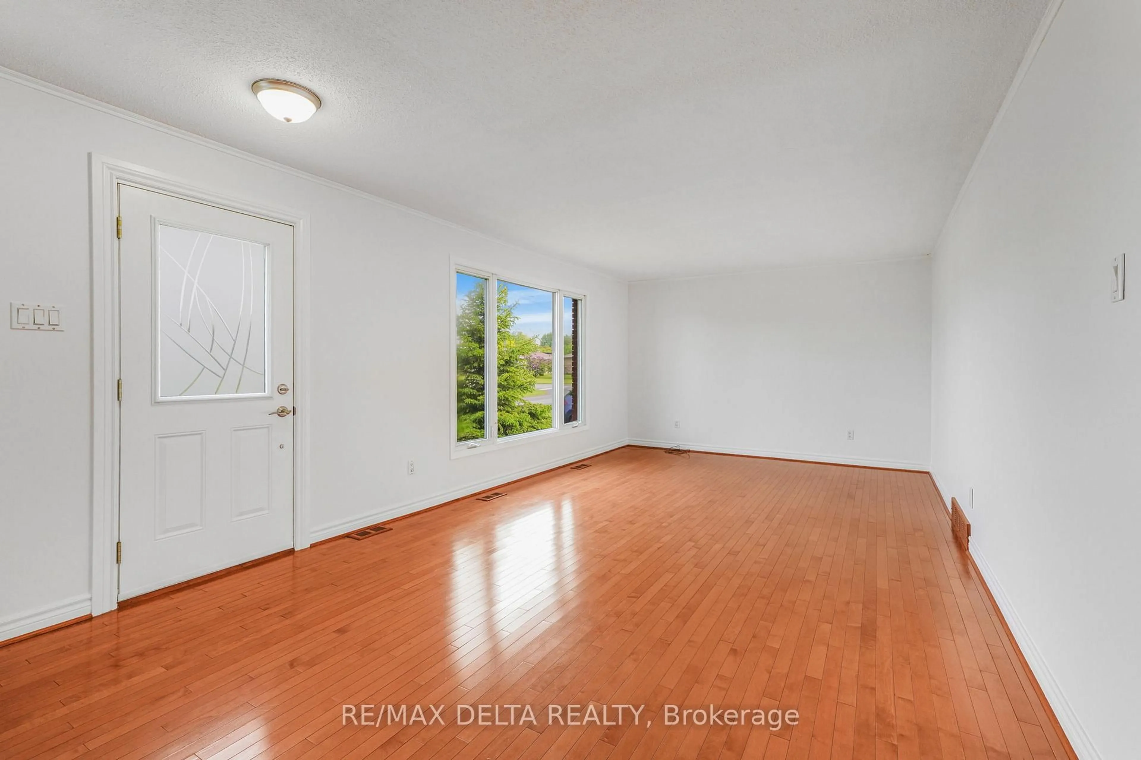 A pic of a room for 2022 Patricia St, Clarence-Rockland Ontario K4K 1C1