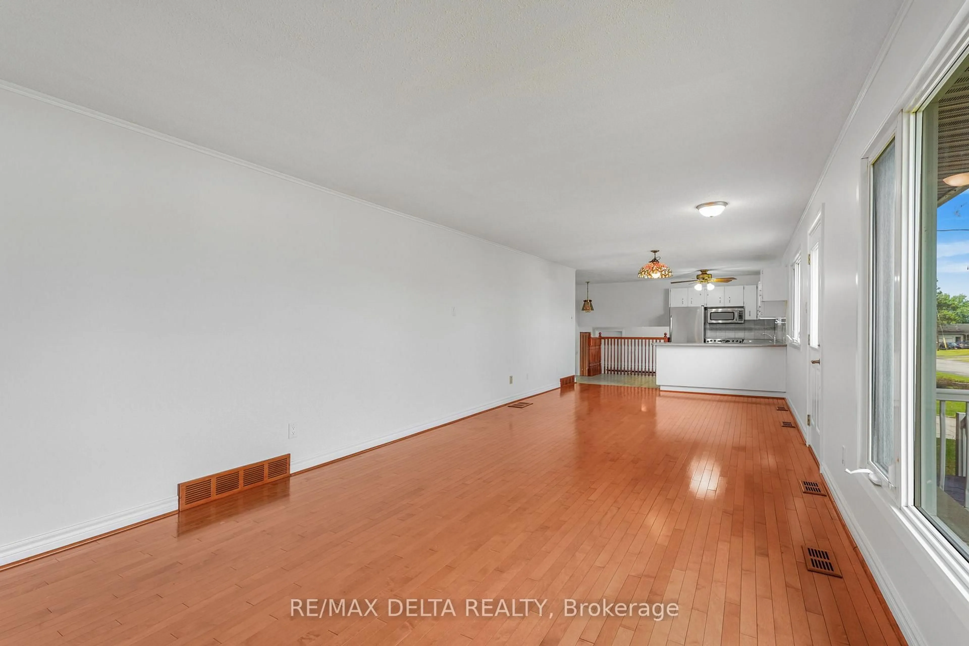 A pic of a room for 2022 Patricia St, Clarence-Rockland Ontario K4K 1C1