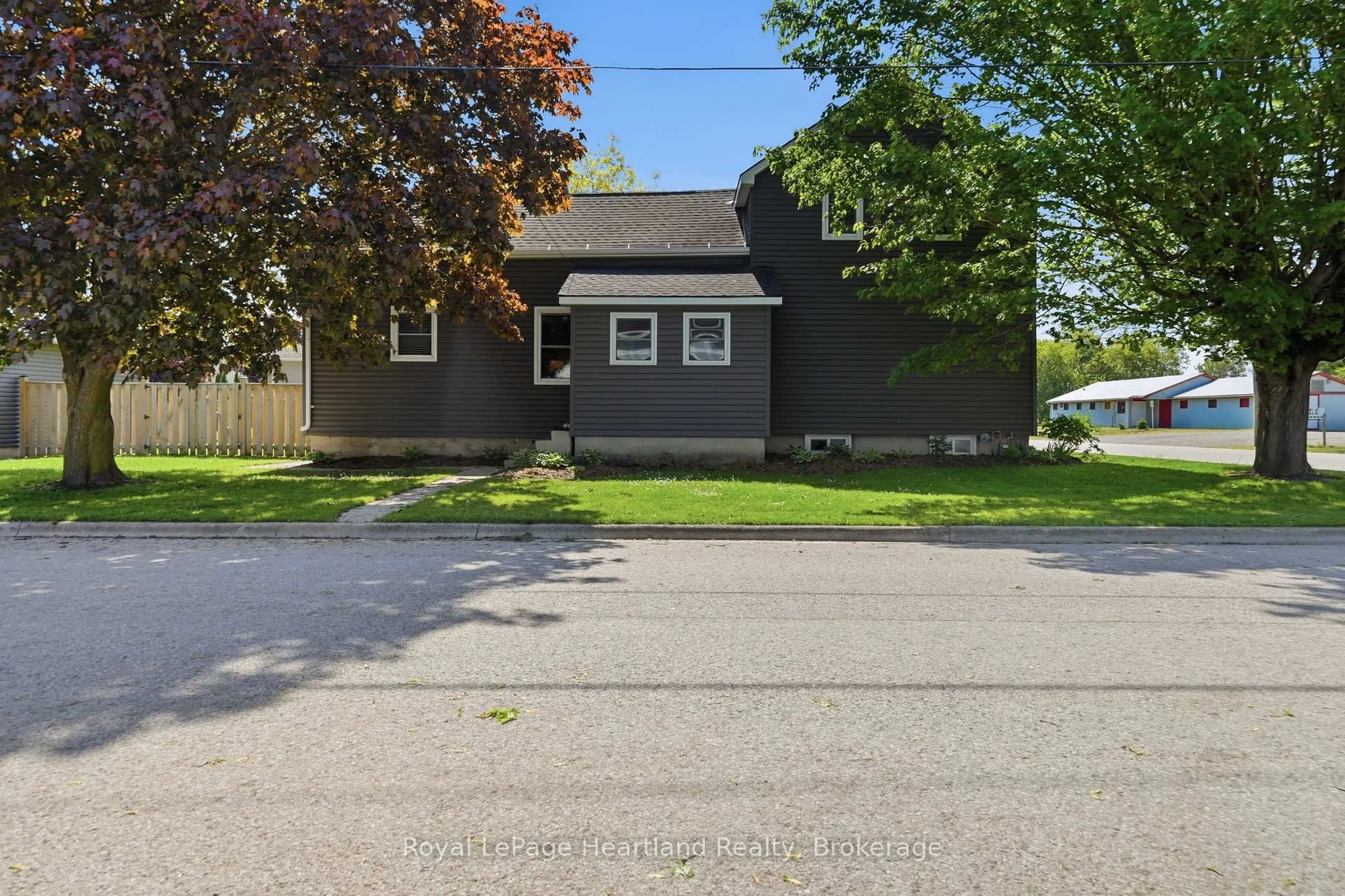 Unknown for 88 Chalk St, Huron East Ontario N0K 1W0