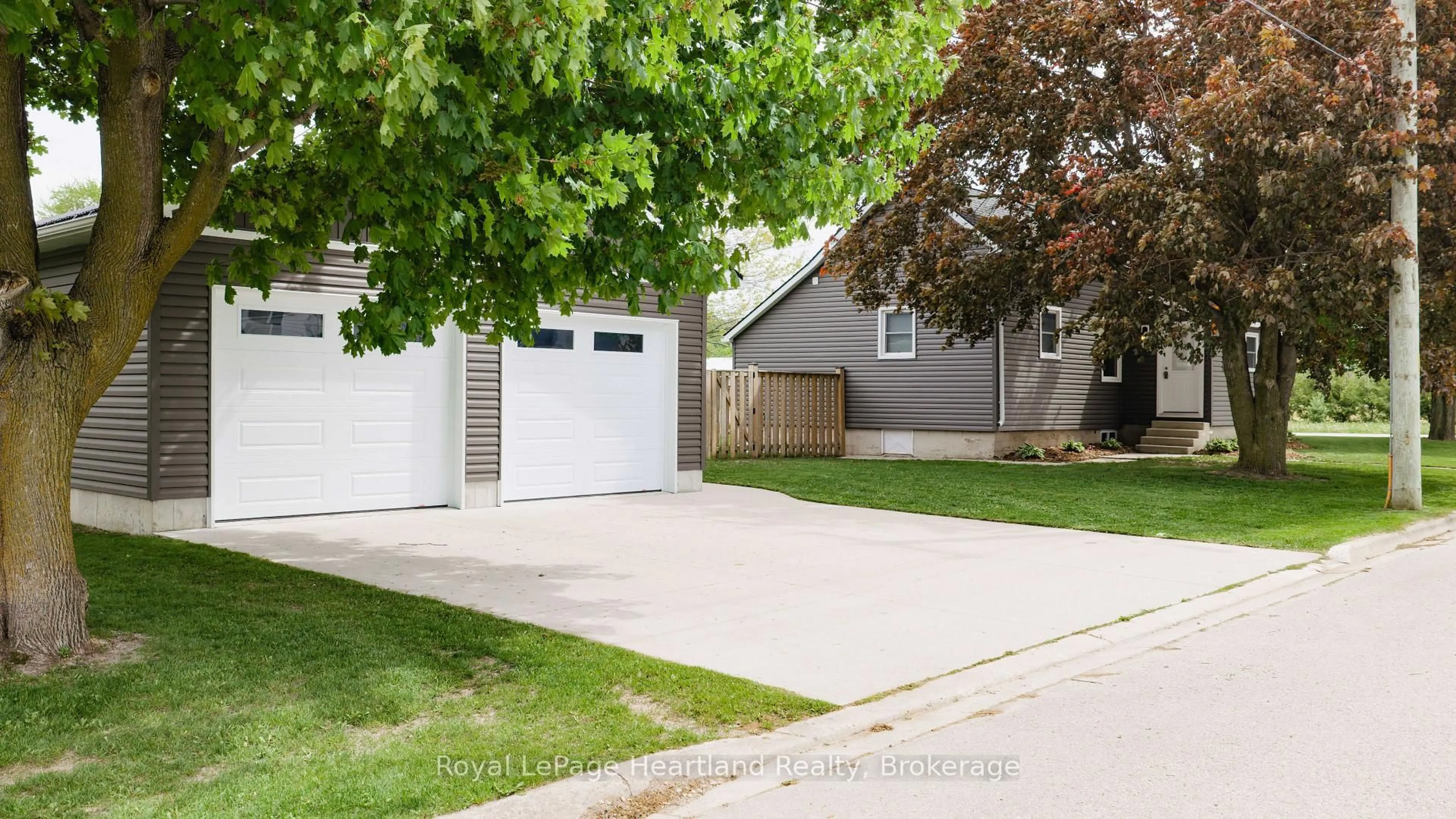 Home with vinyl exterior material, street for 88 Chalk St, Huron East Ontario N0K 1W0