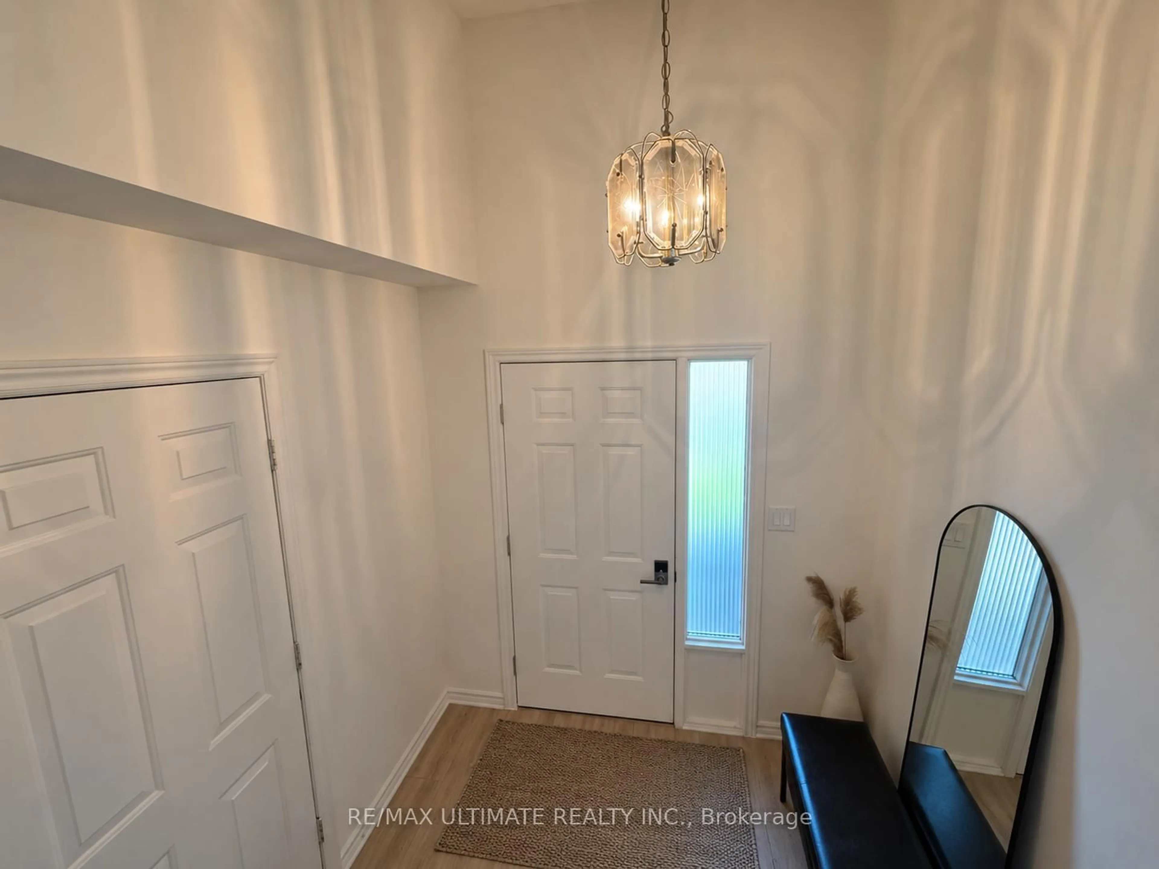 Indoor entryway for 12 Stoney Brook Cres, St. Catharines Ontario L2S 3J3