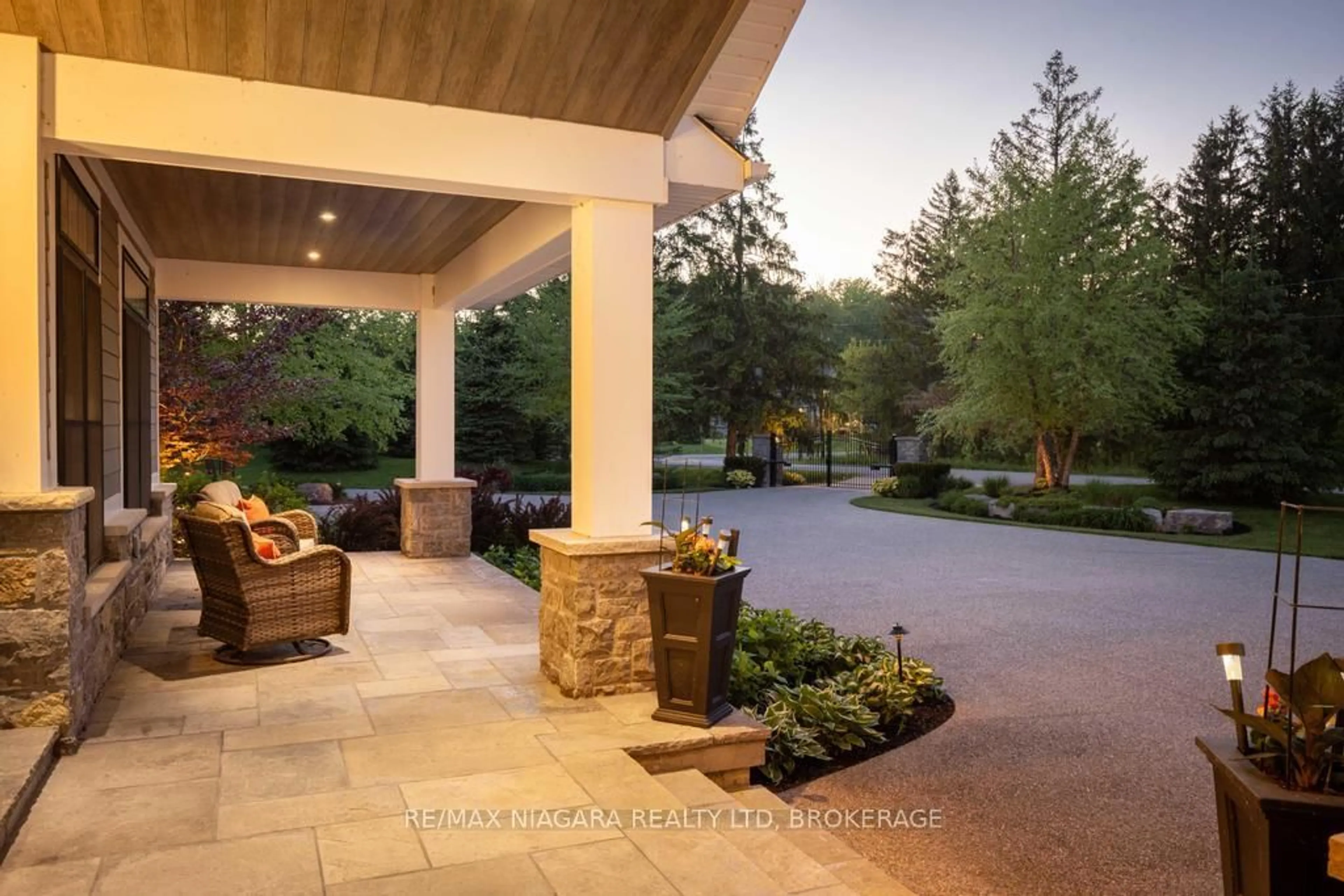 Patio, unknown for 696 Foss Rd, Pelham Ontario L0S 1C0