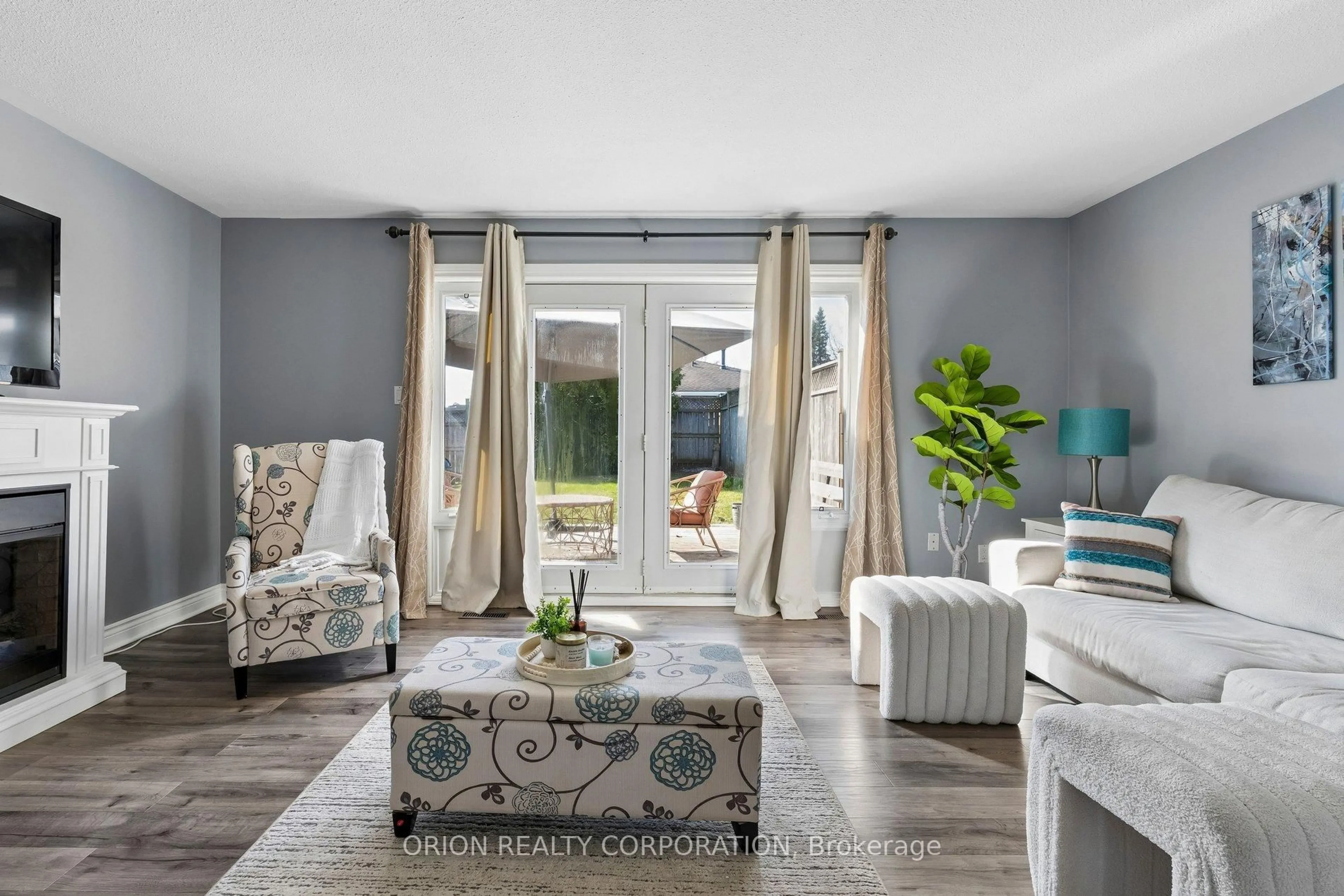 Living room with furniture, unknown for 1014B Vanier Ave, Woodstock Ontario N4S 4K4