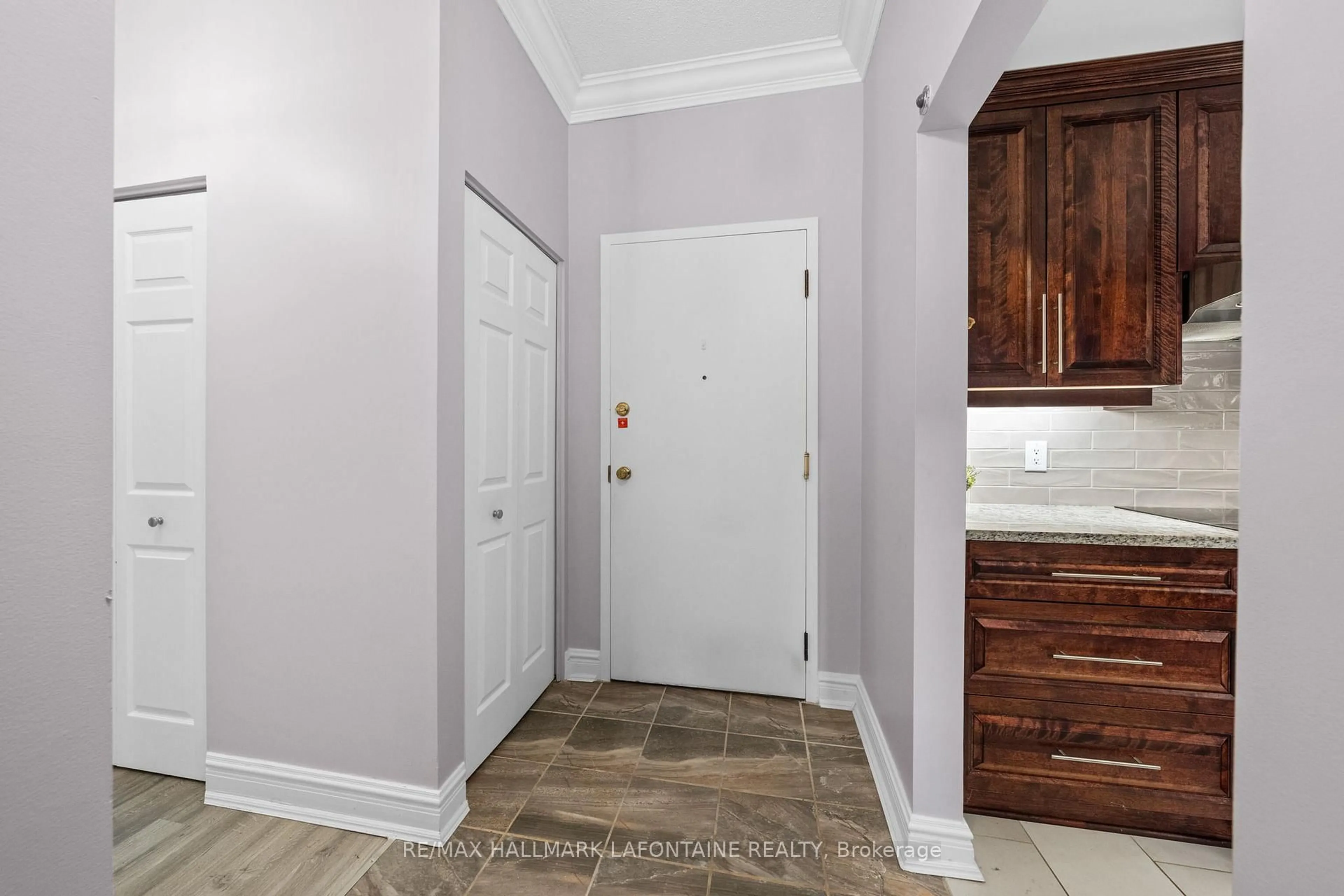 Indoor entryway for 1 Rosamond St #107, Almonte Ontario K0A 1A0