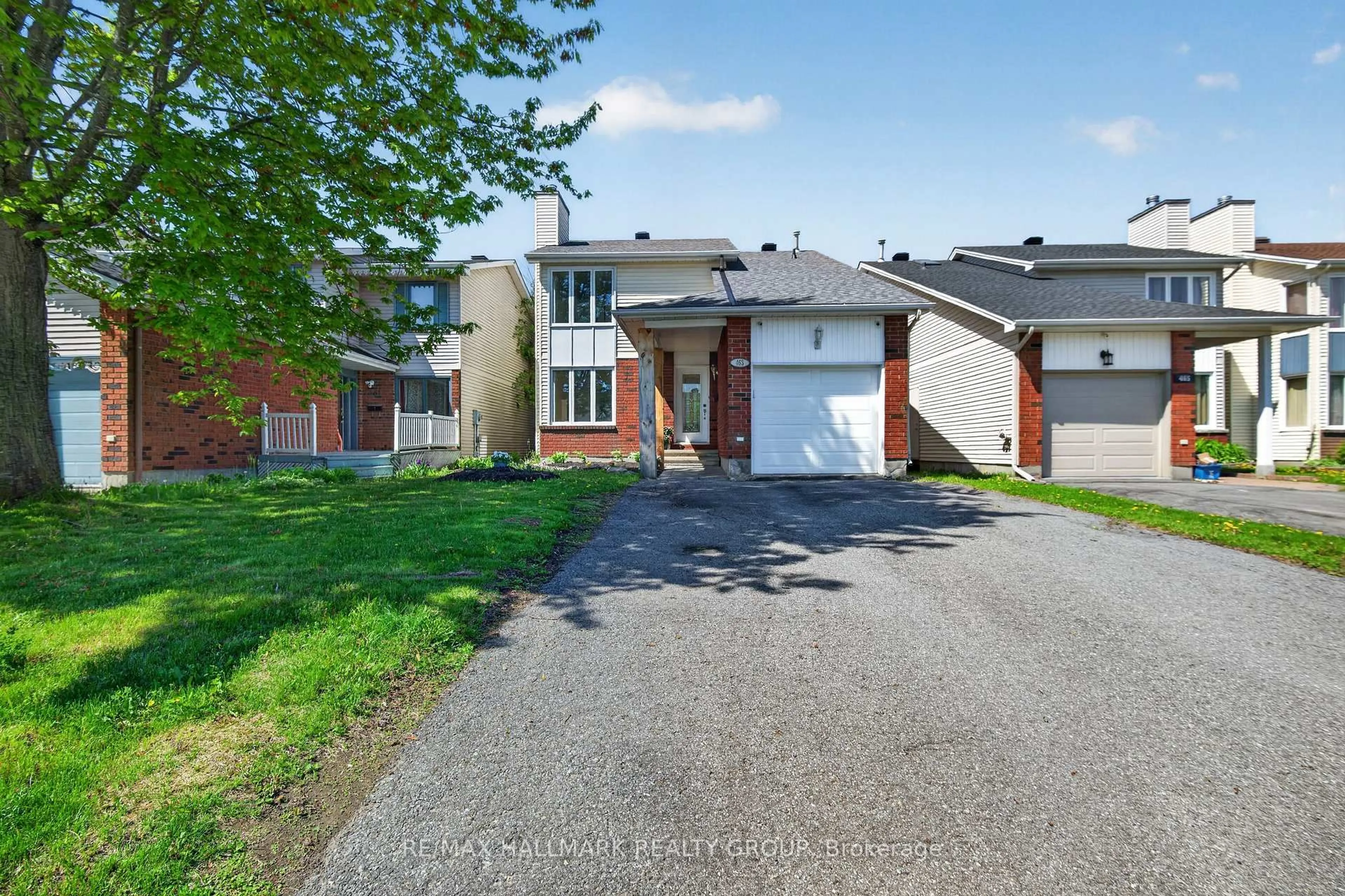 A pic from outside/outdoor area/front of a property/back of a property/a pic from drone, street for 463 Princess Louise Dr, Ottawa Ontario K4A 1X2