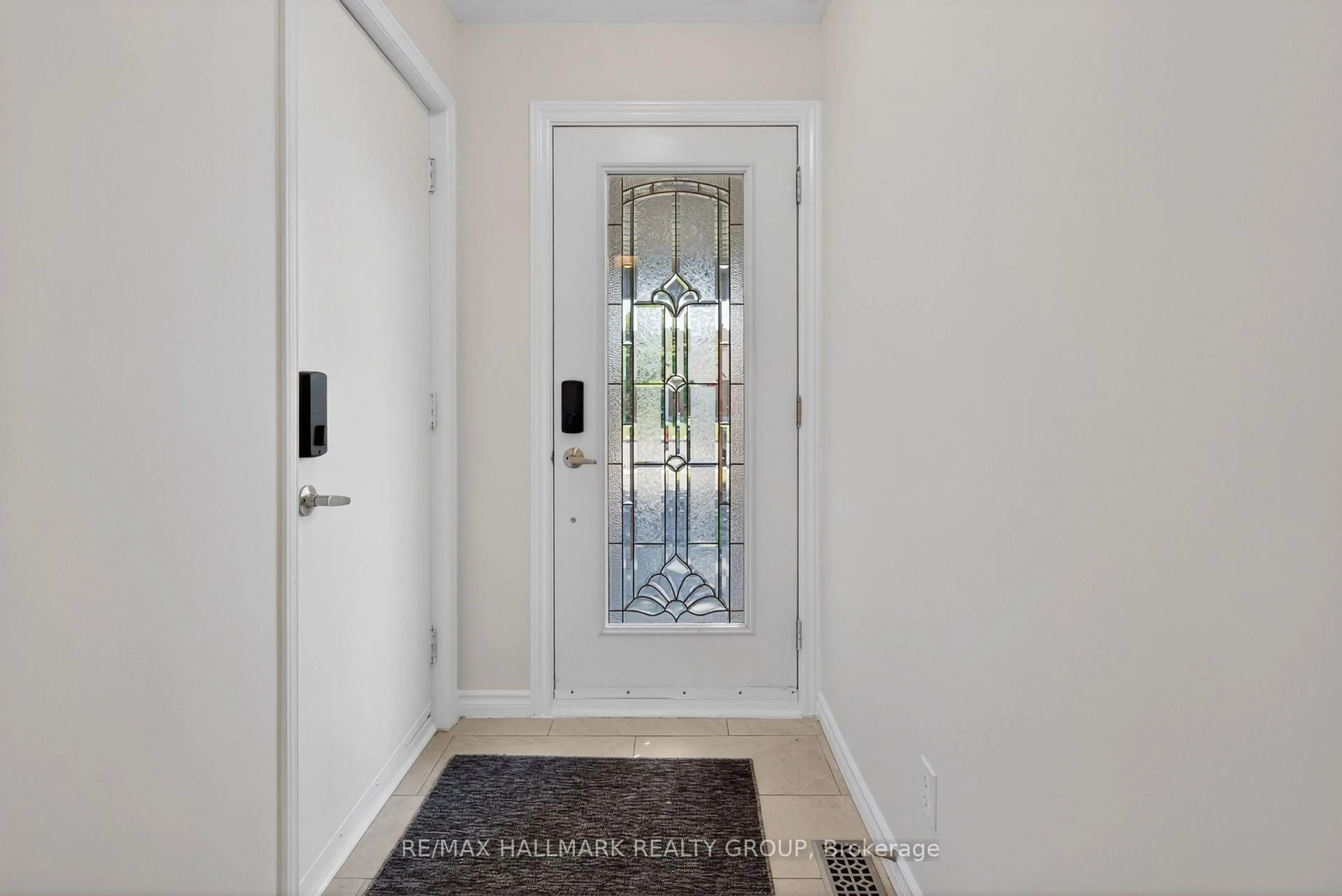Indoor entryway for 463 Princess Louise Dr, Ottawa Ontario K4A 1X2